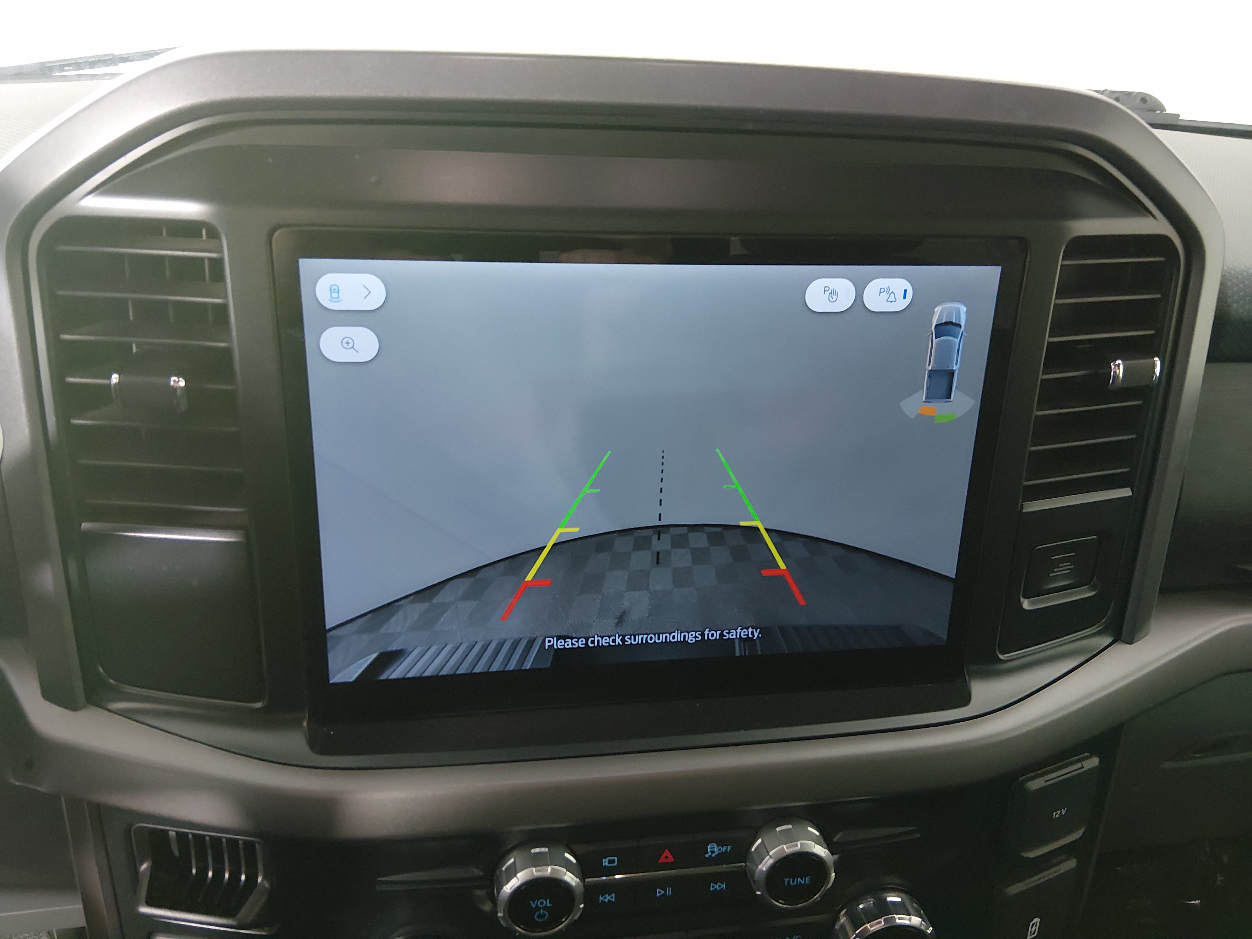 2025 Ford F-150 XLT - Photo 17