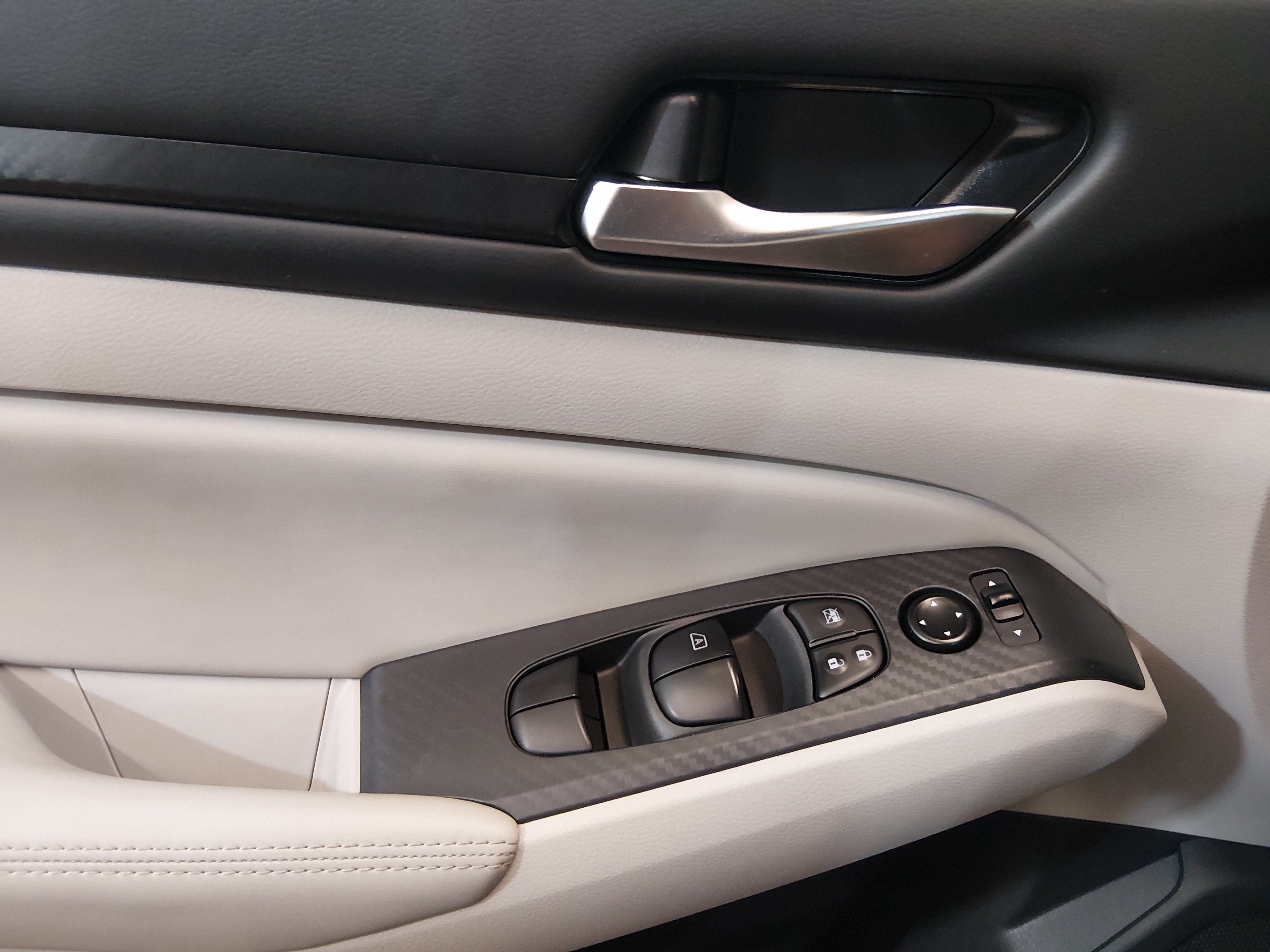 2025 Nissan Altima SV - Photo 17