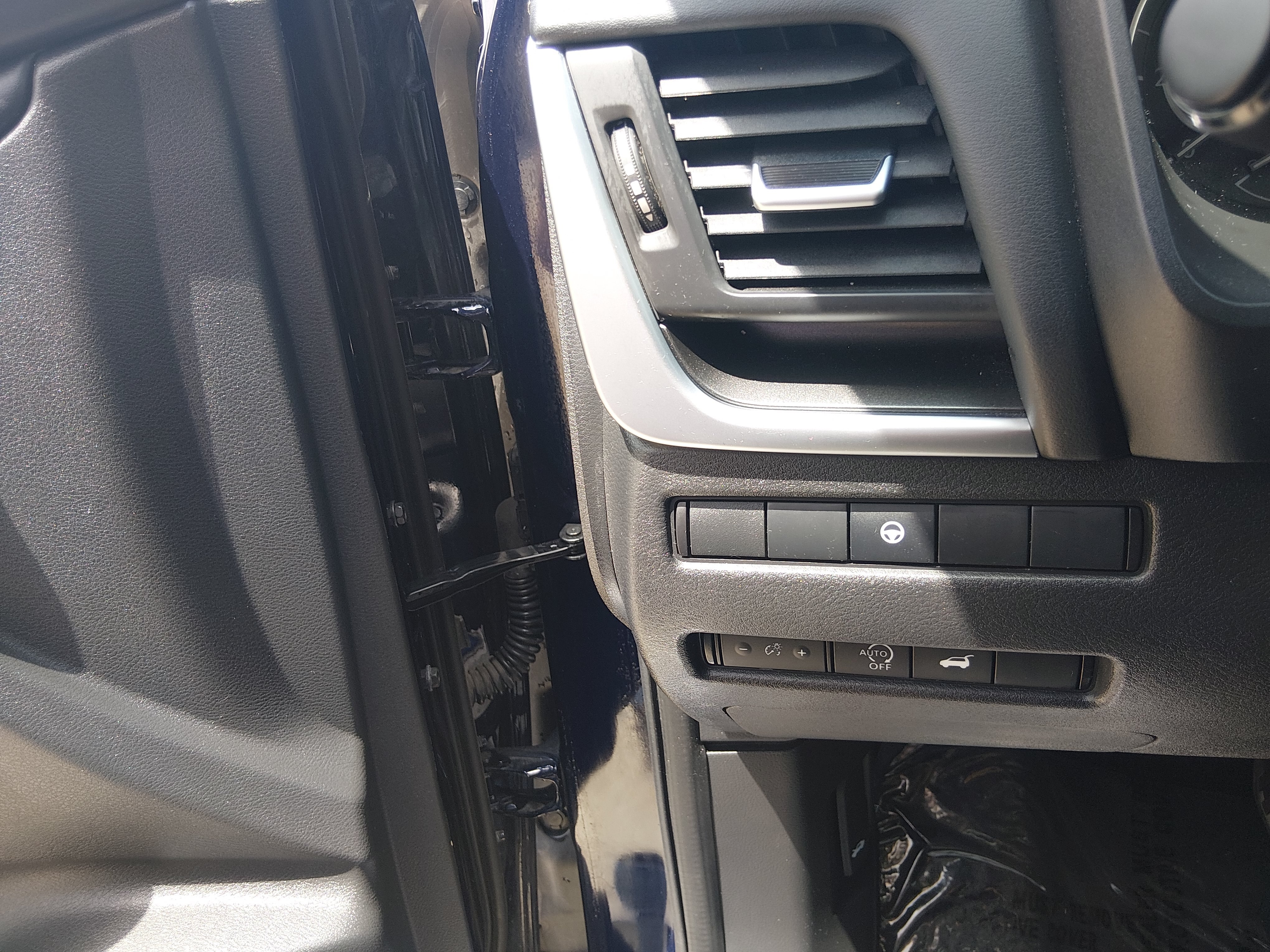 2025 Nissan Rogue SV - Photo 13