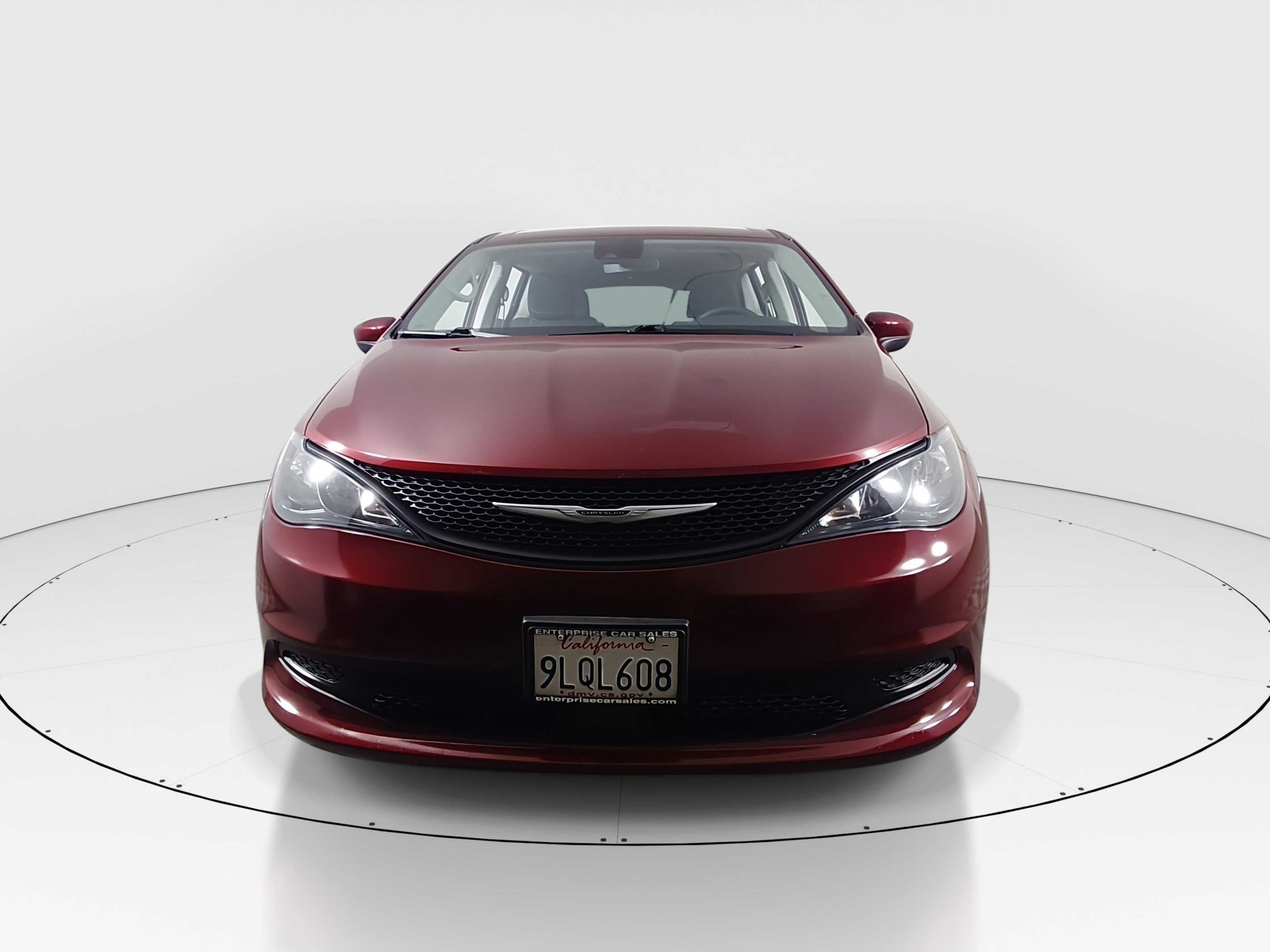 2023 Chrysler Voyager LX - Photo 2