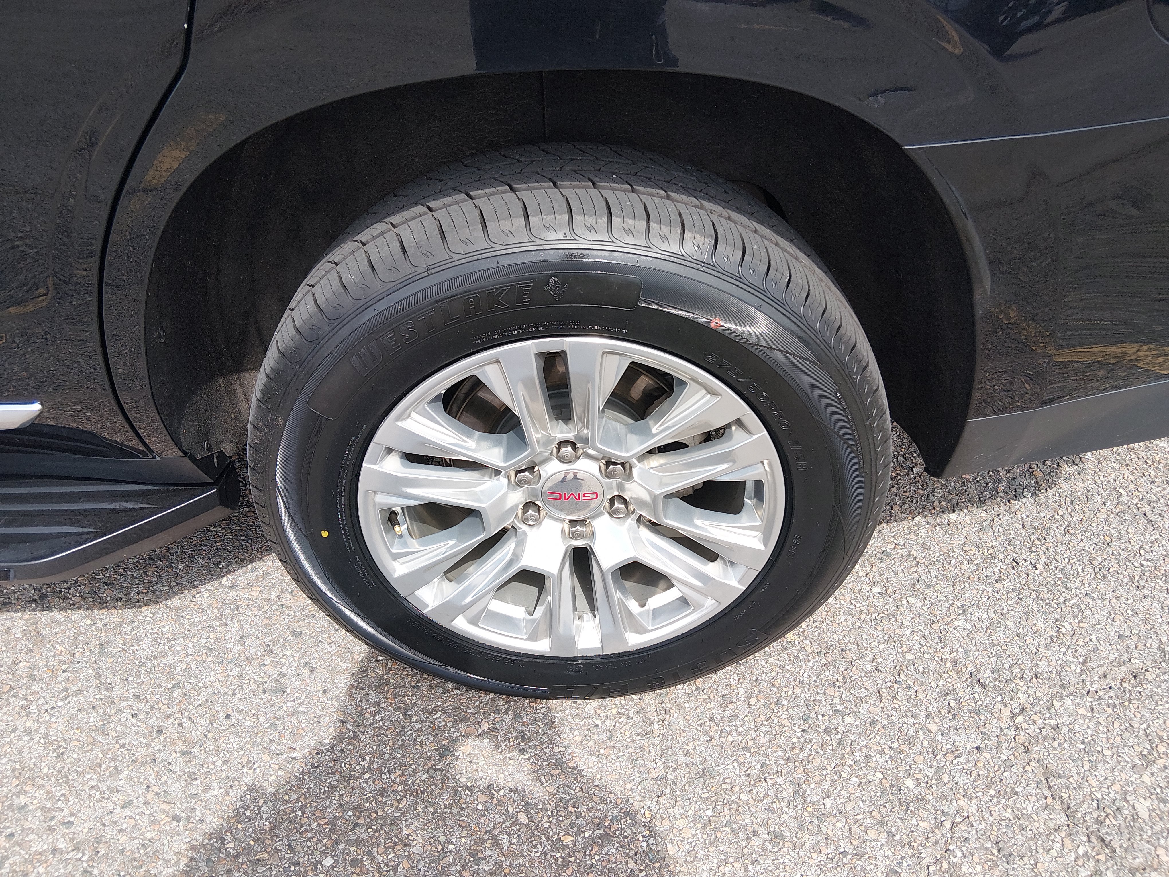 2024 GMC Yukon Denali - Photo 10