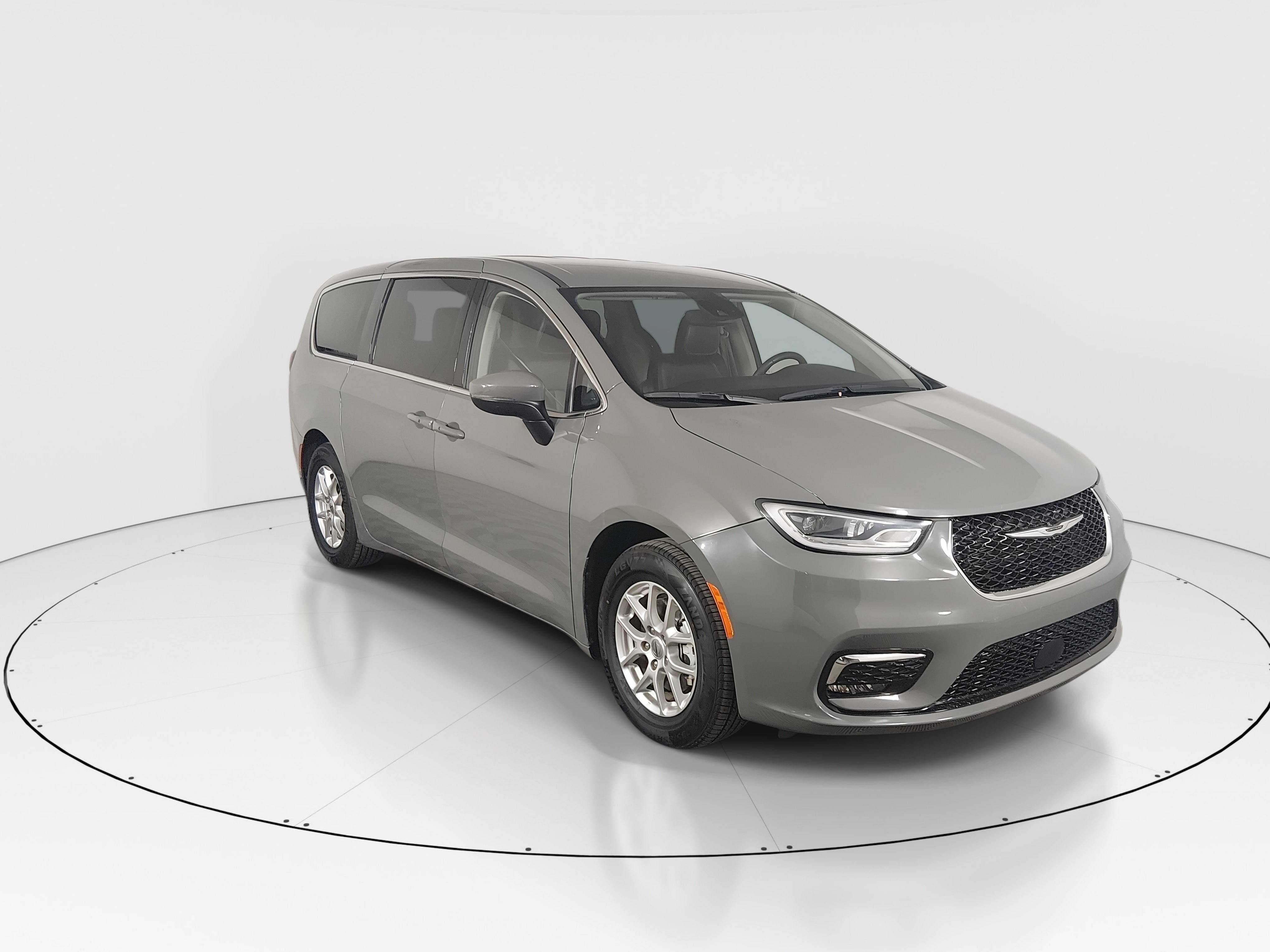 2023 Chrysler Pacifica Touring L FWD — front three-quarter view