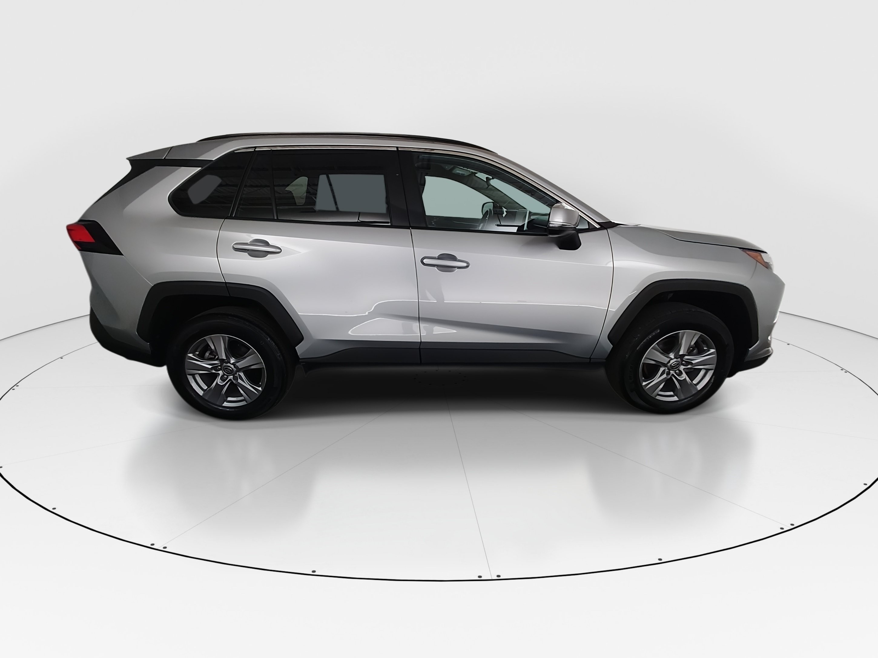 2024 Toyota RAV4 XLE - Photo 8