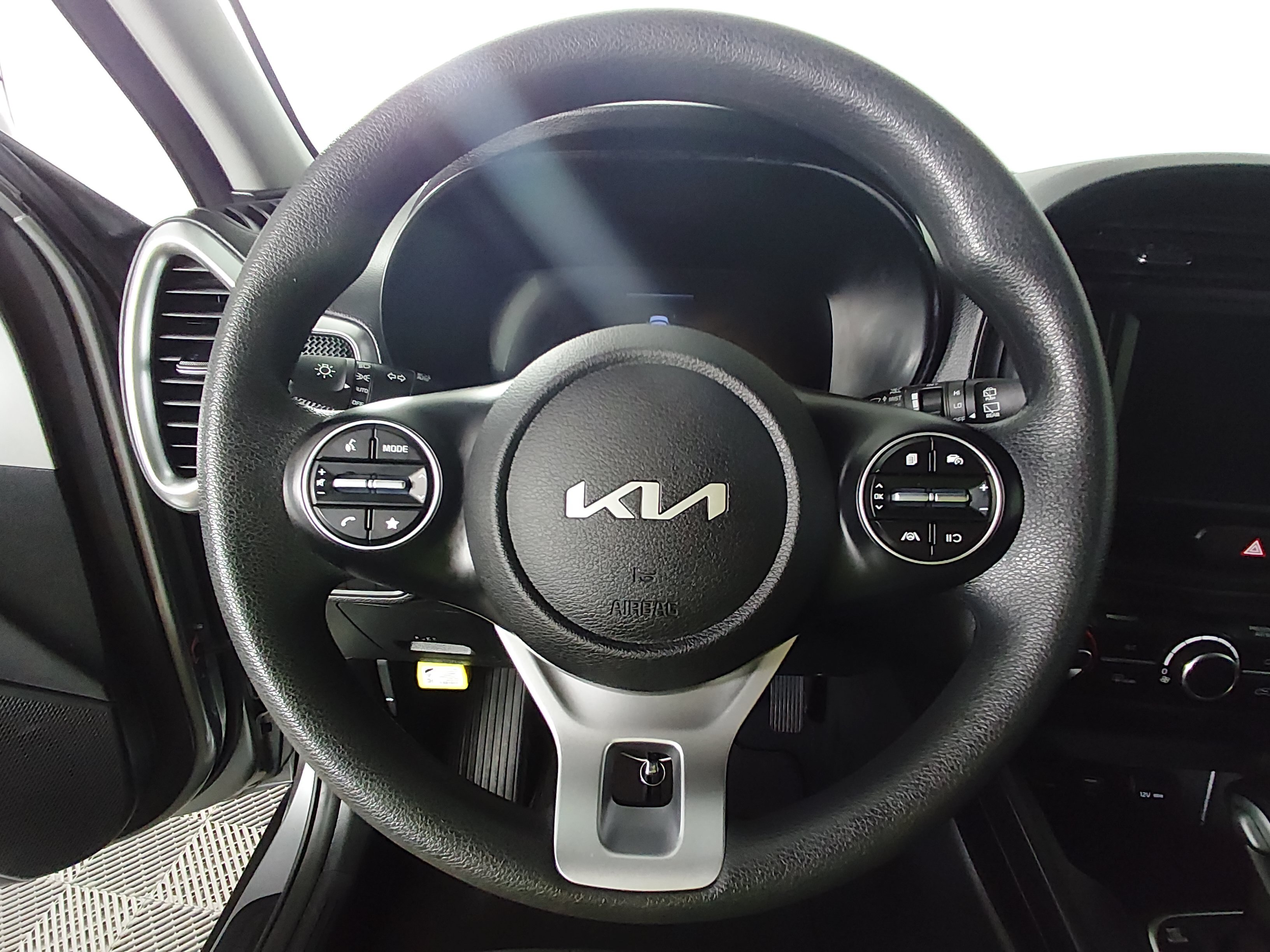2024 Kia Soul LX - Photo 12