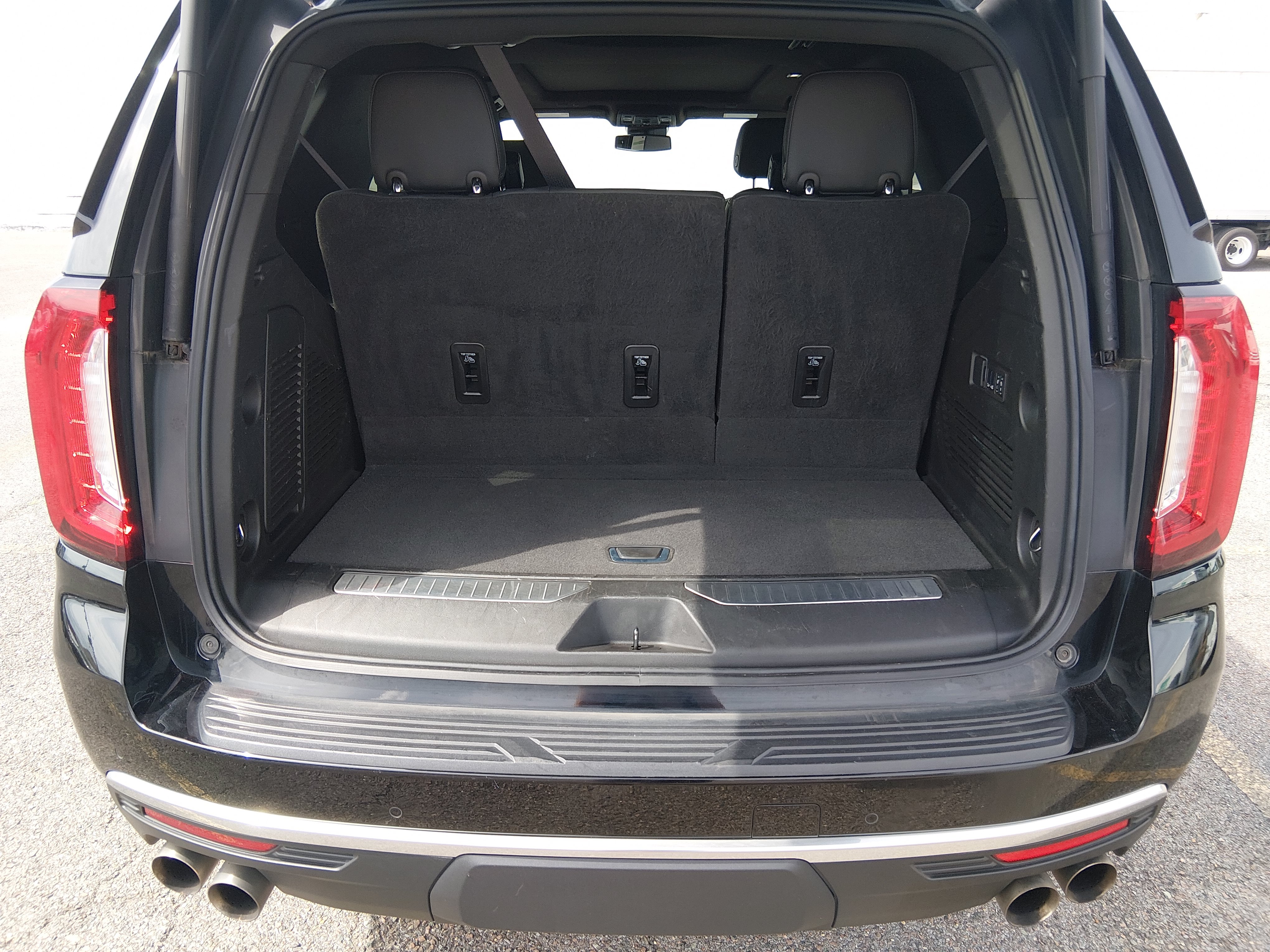 2024 GMC Yukon Denali - Photo 11