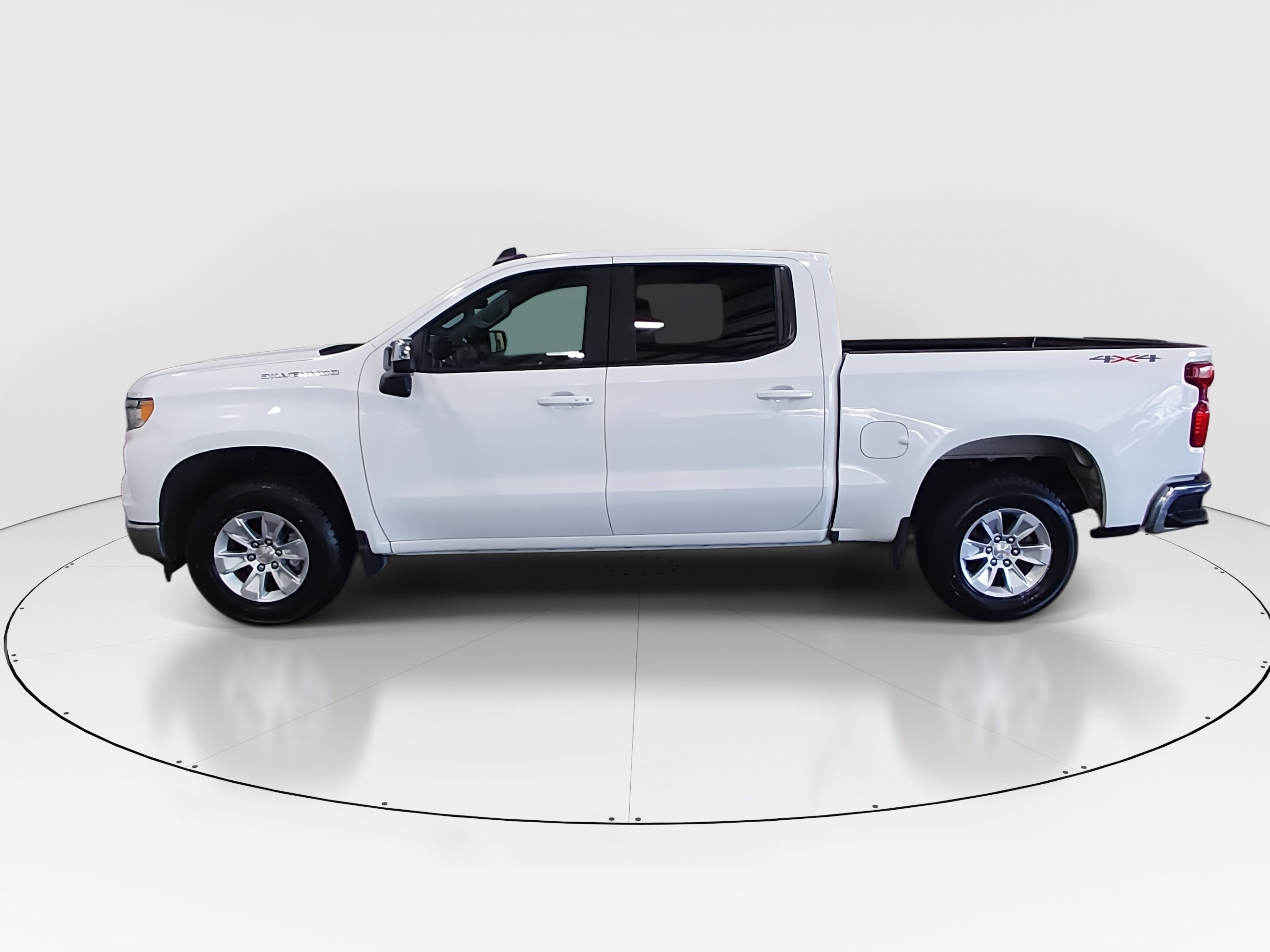 2025 Chevrolet Silverado 1500 LT - Photo 4