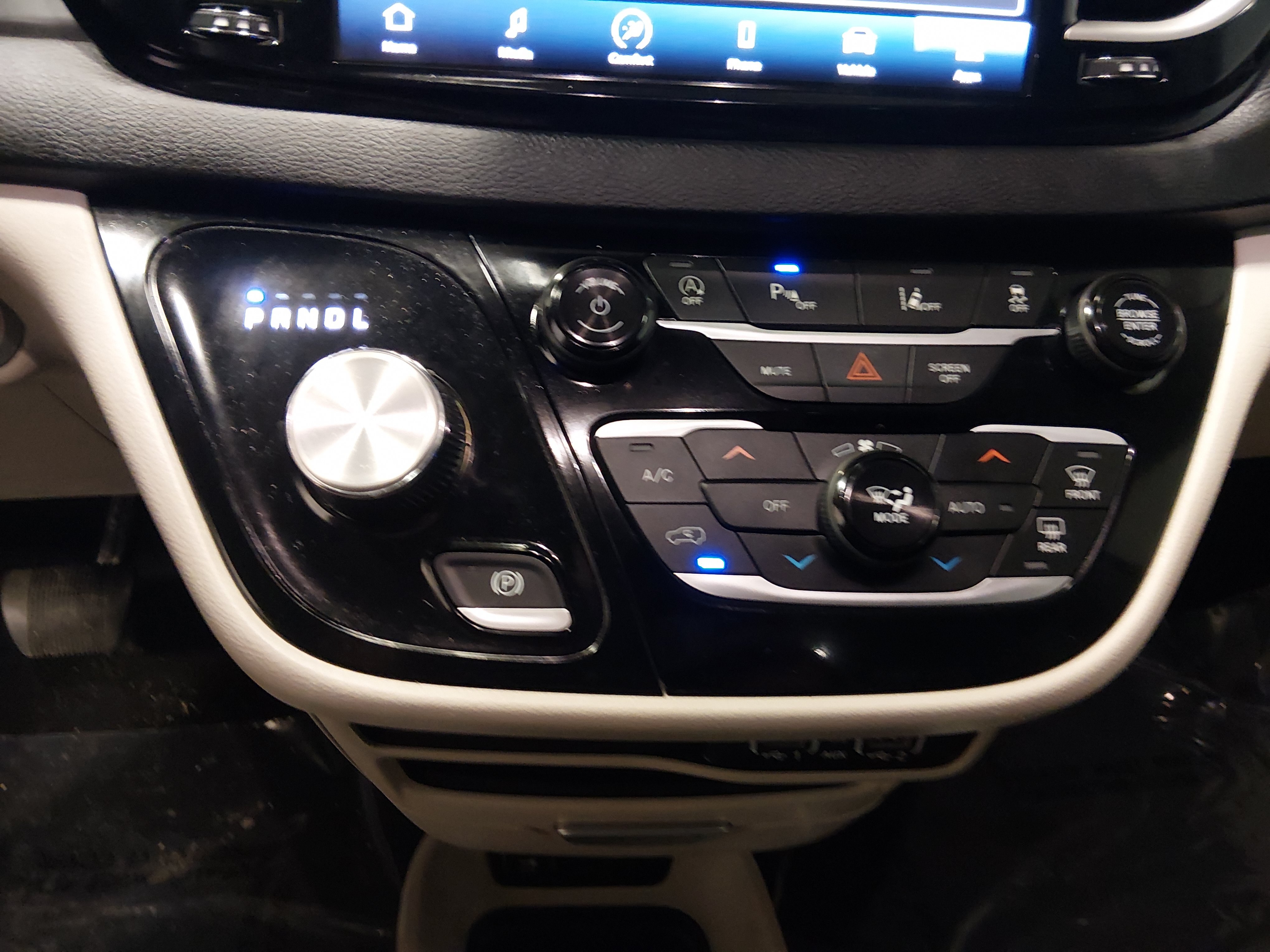2024 Chrysler Pacifica Touring L - Photo 13