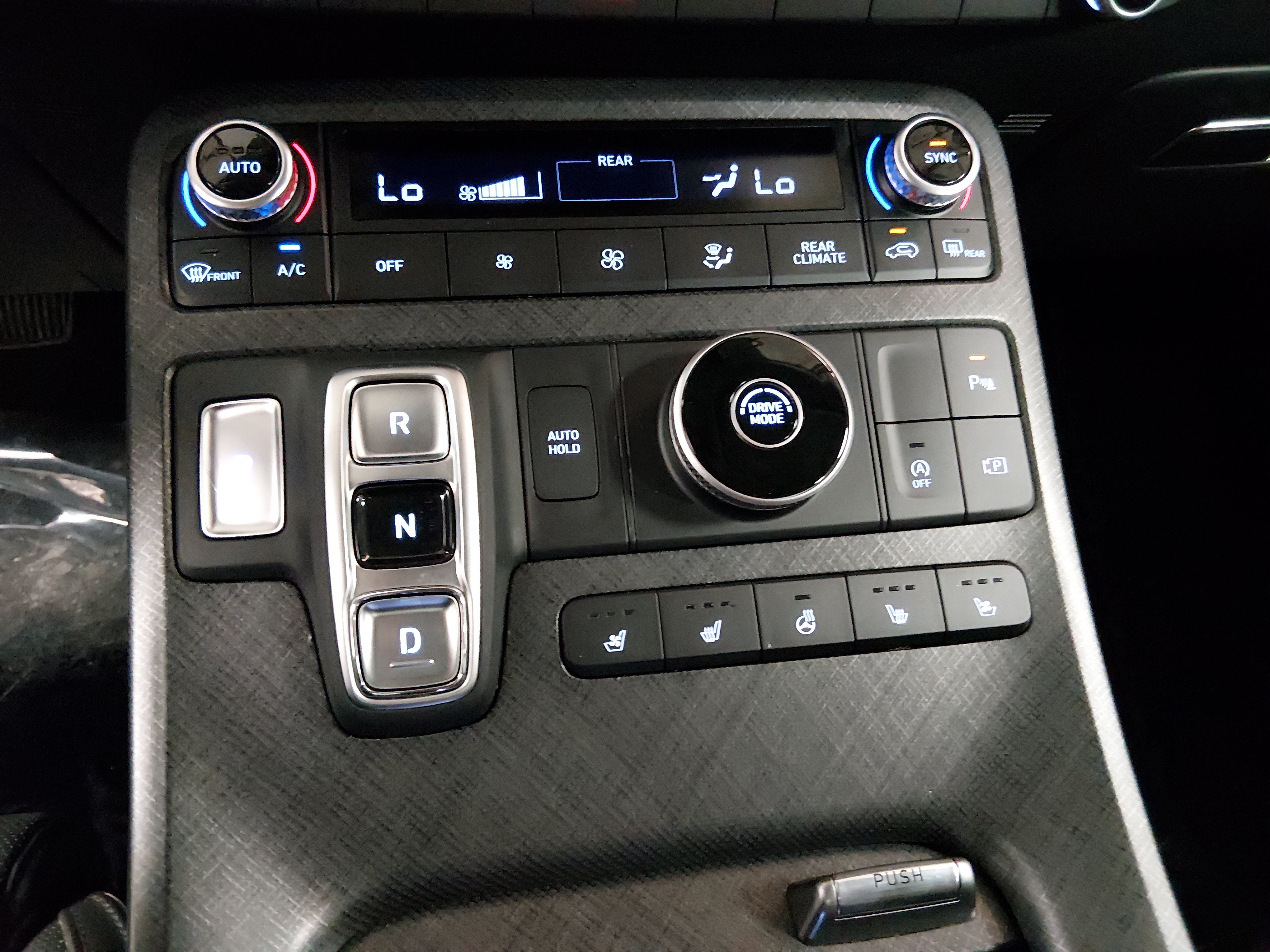 2024 Hyundai Palisade Limited - Photo 21