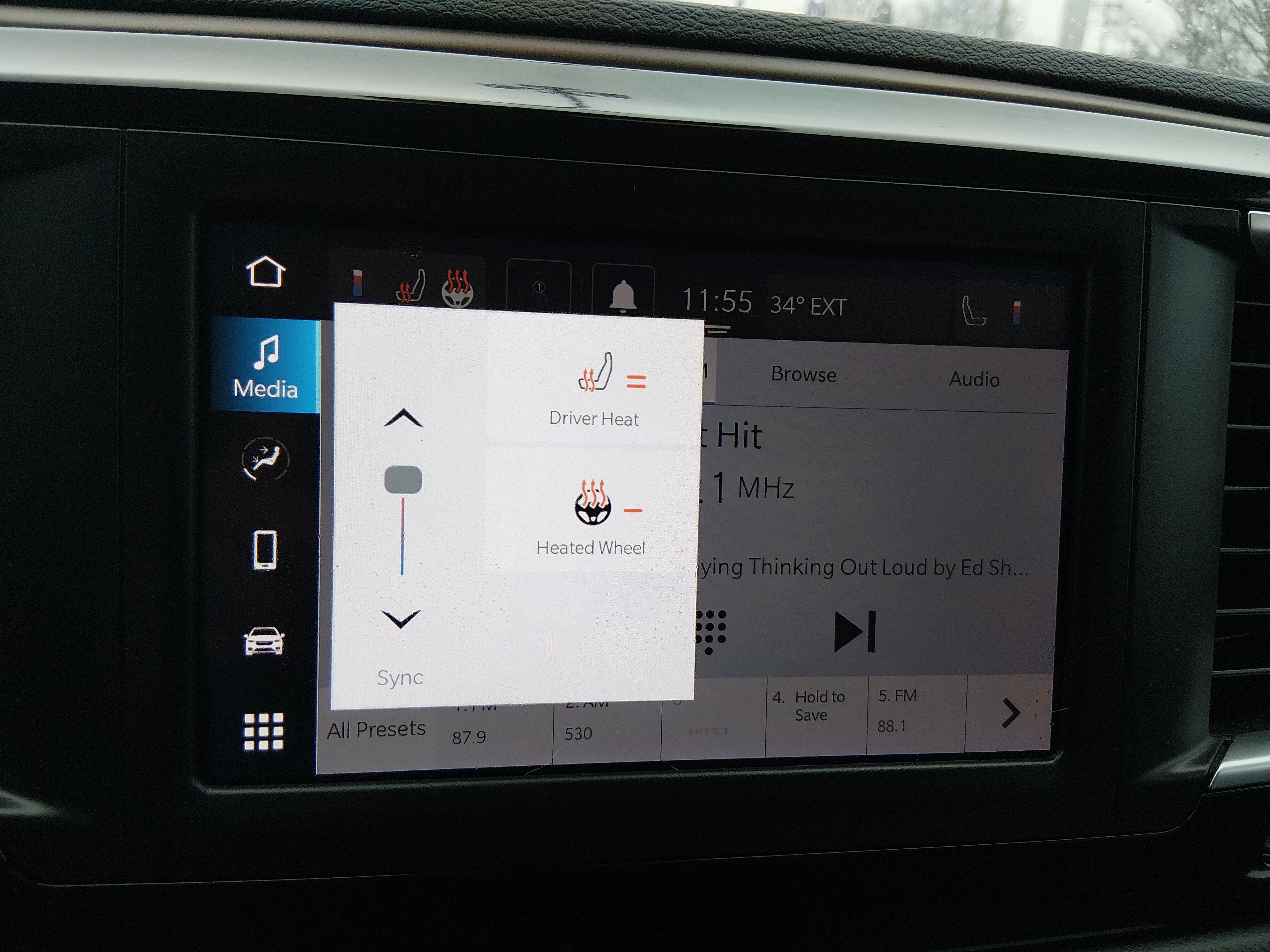 2024 Chrysler Voyager LX - Photo 18