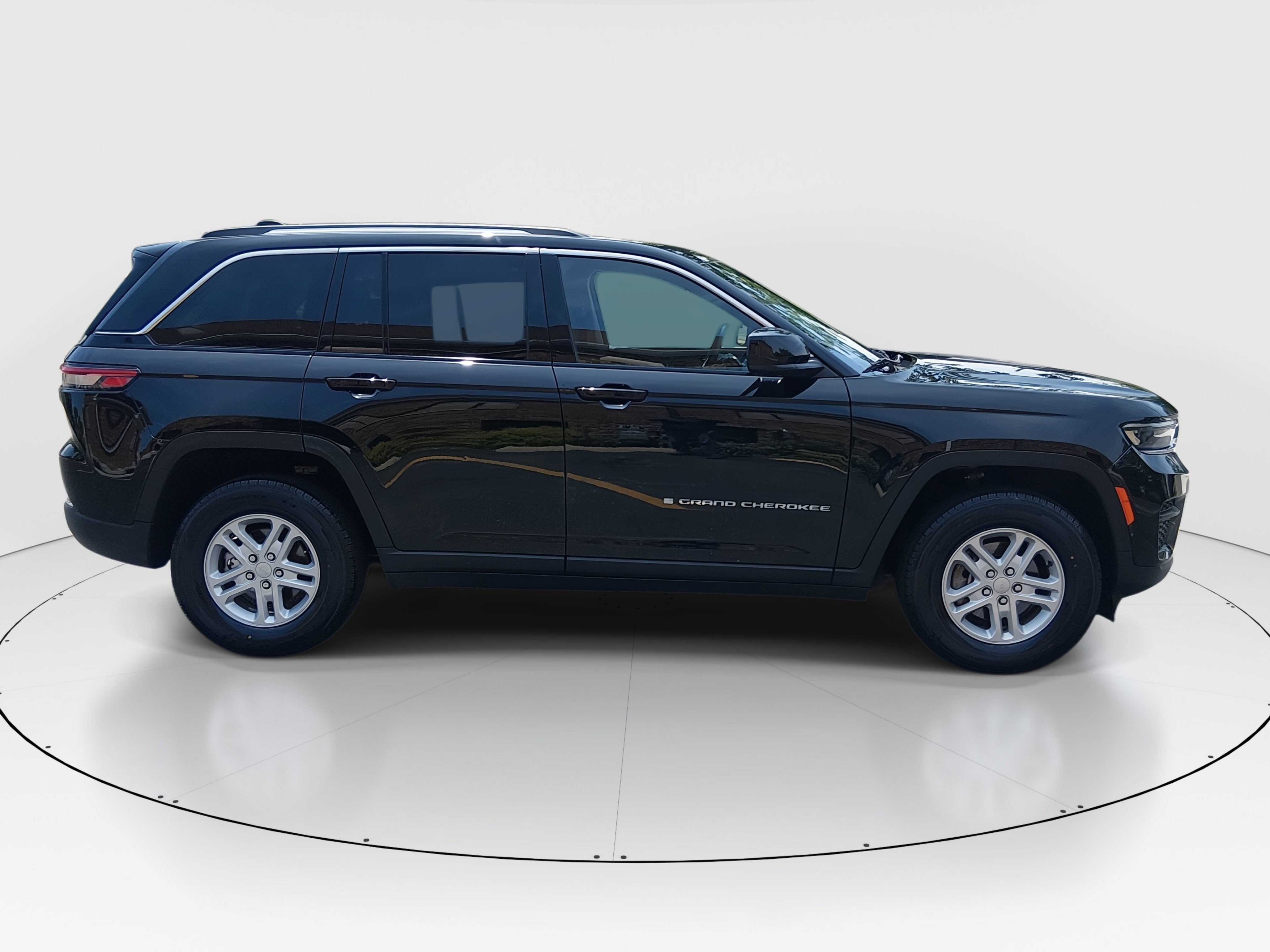 2023 Jeep Grand Cherokee Laredo - Photo 8