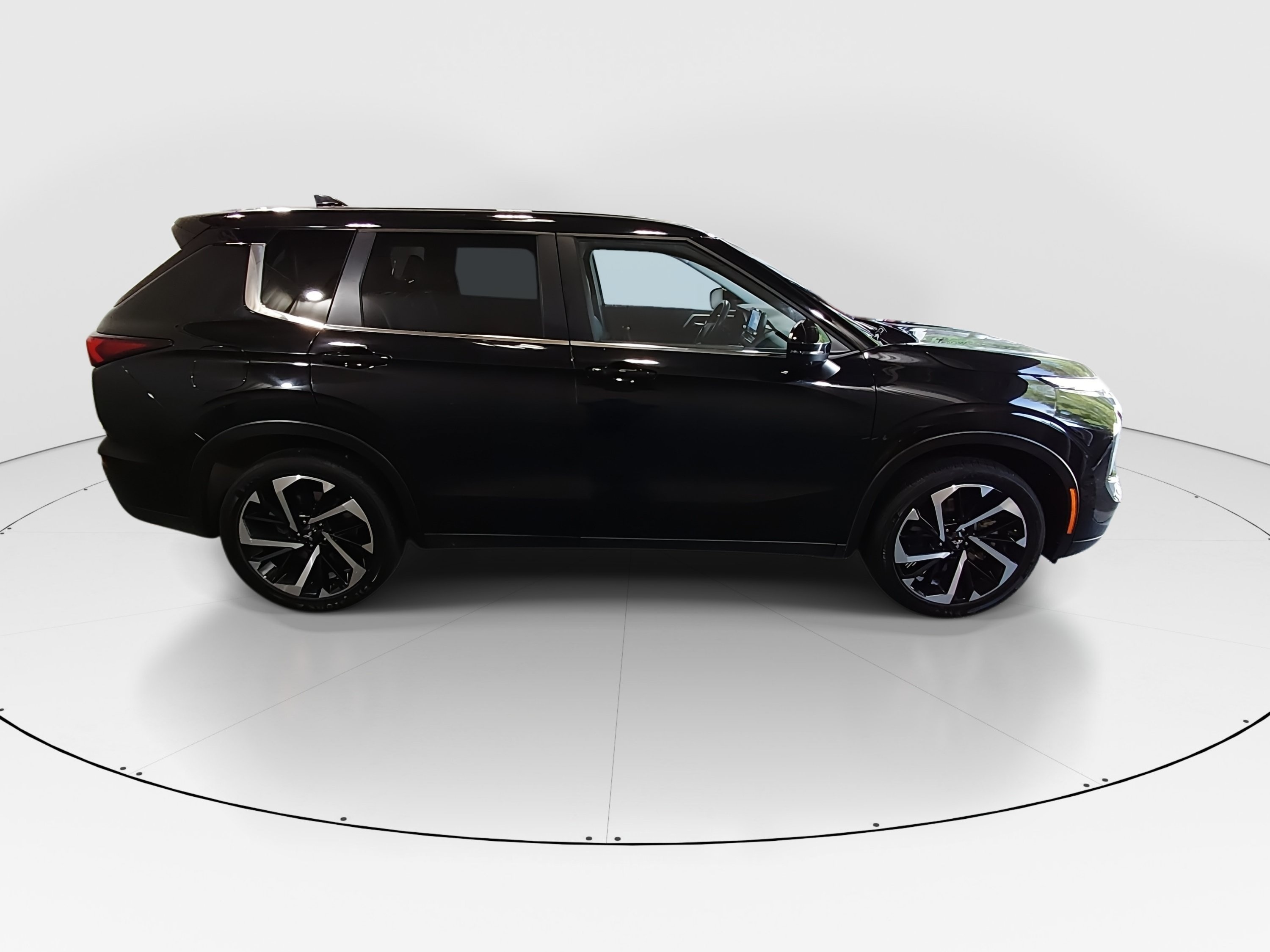 2024 Mitsubishi Outlander SE - Photo 8