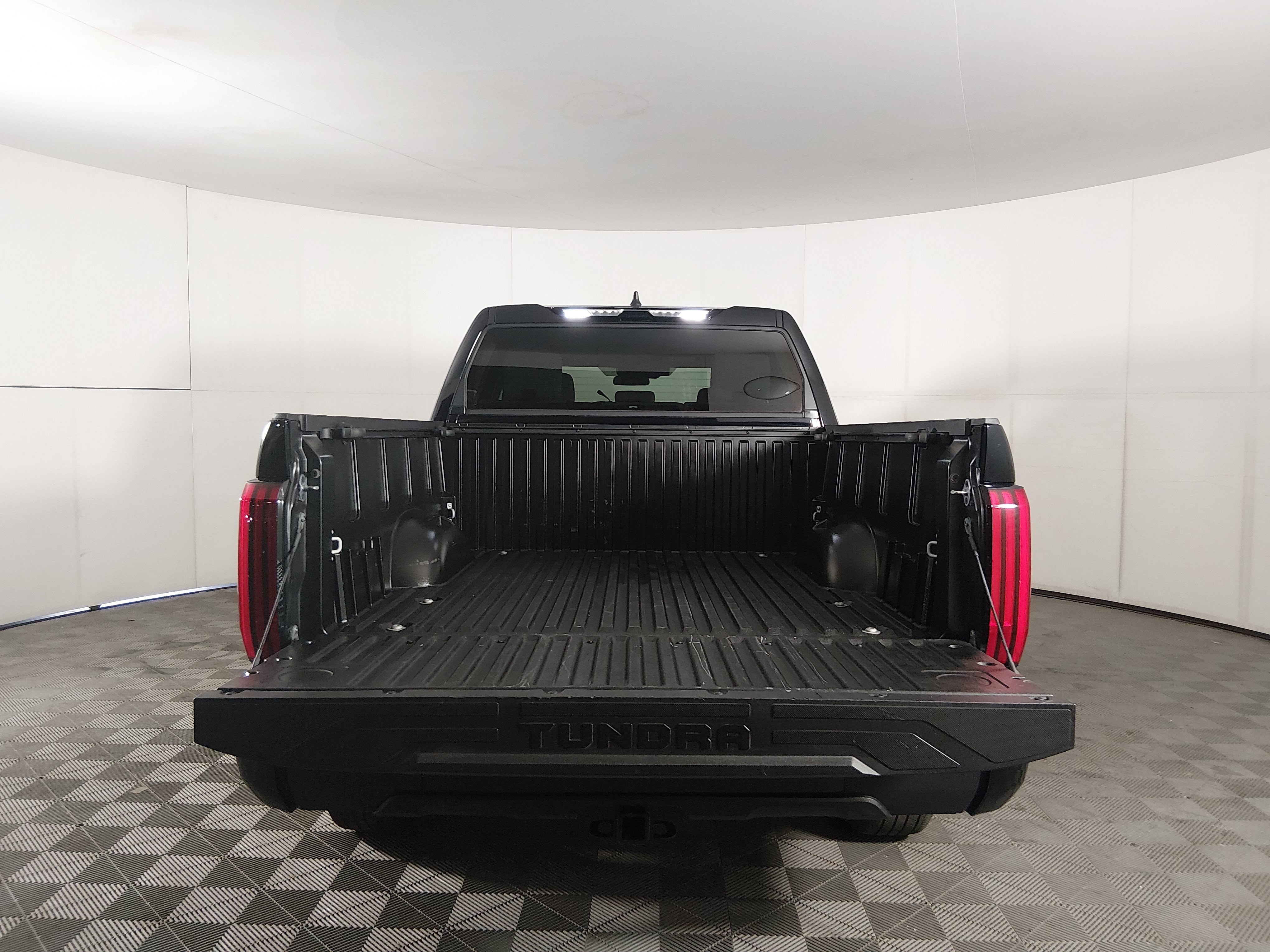 2025 Toyota Tundra SR5 - Photo 11