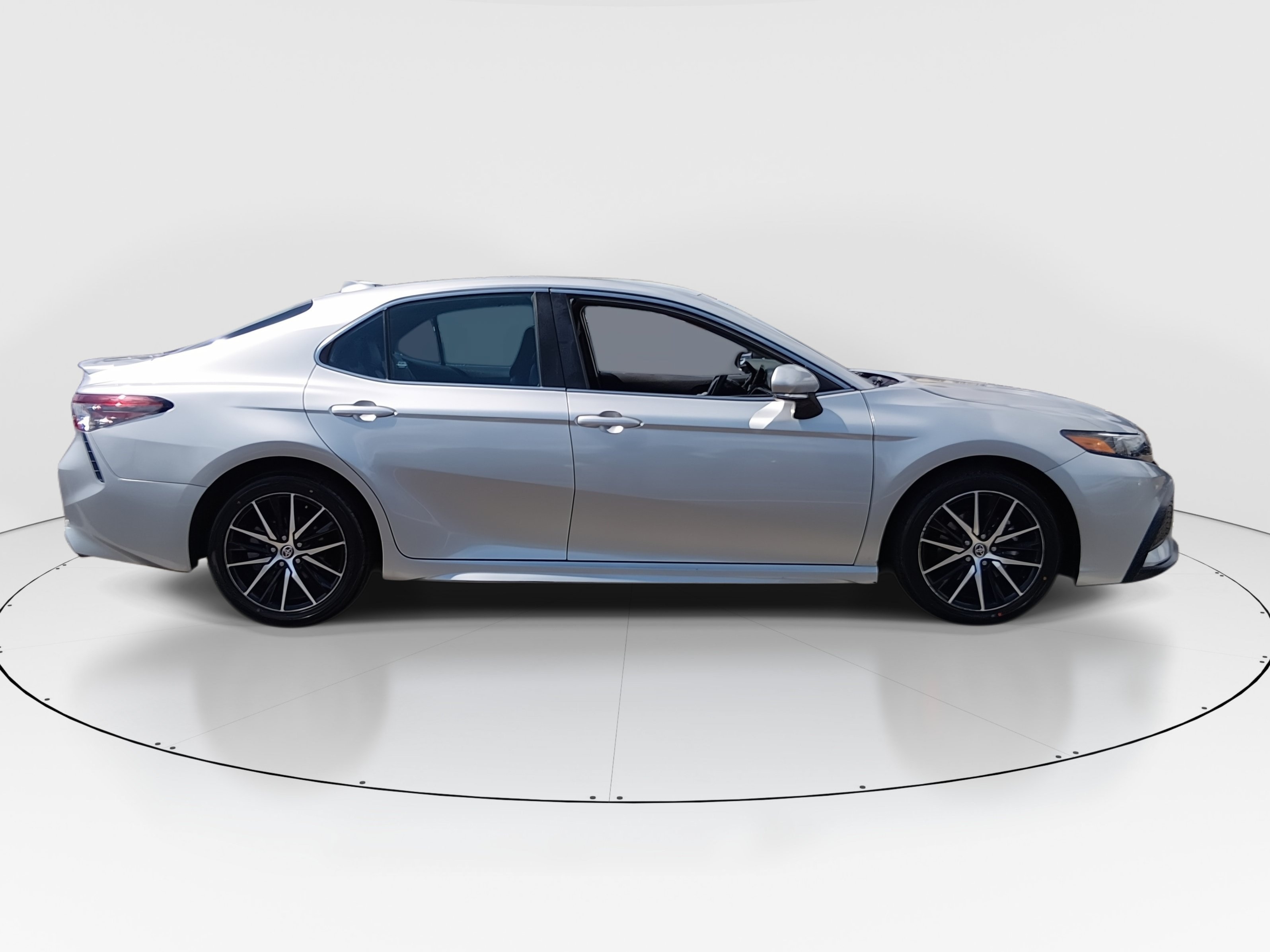 2024 Toyota Camry SE - Photo 8