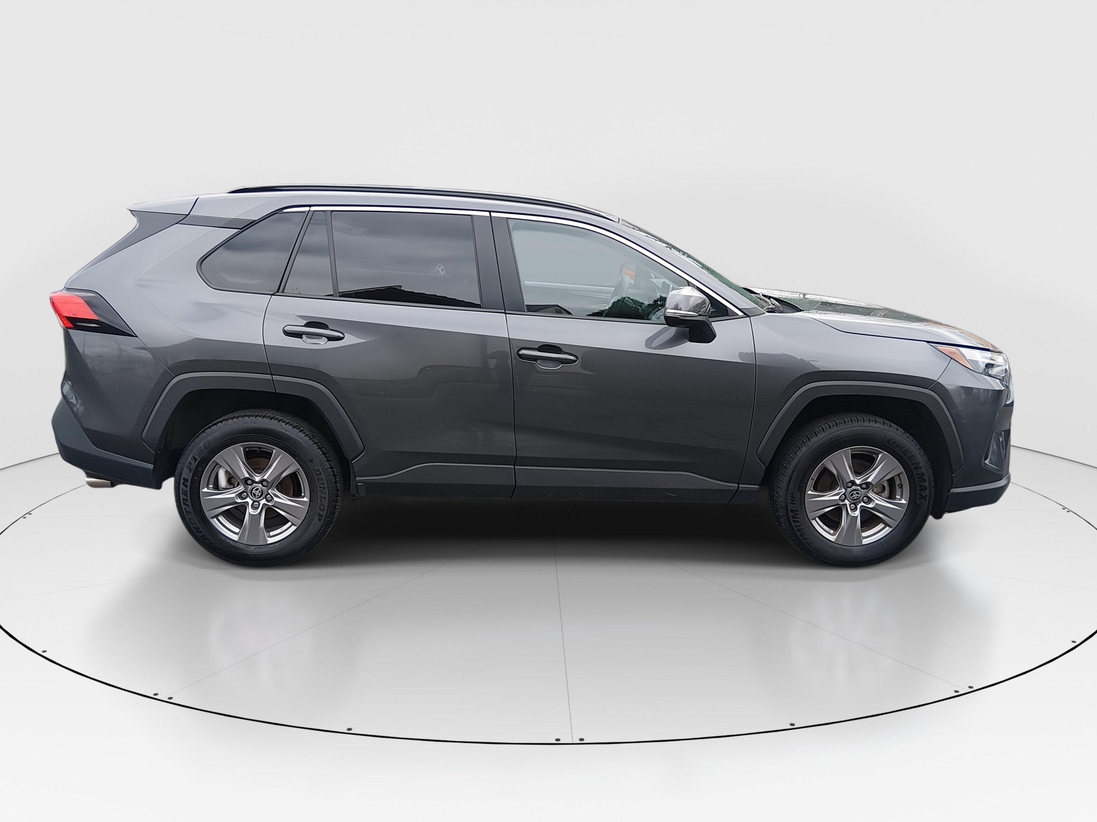 2025 Toyota RAV4 XLE - Photo 8