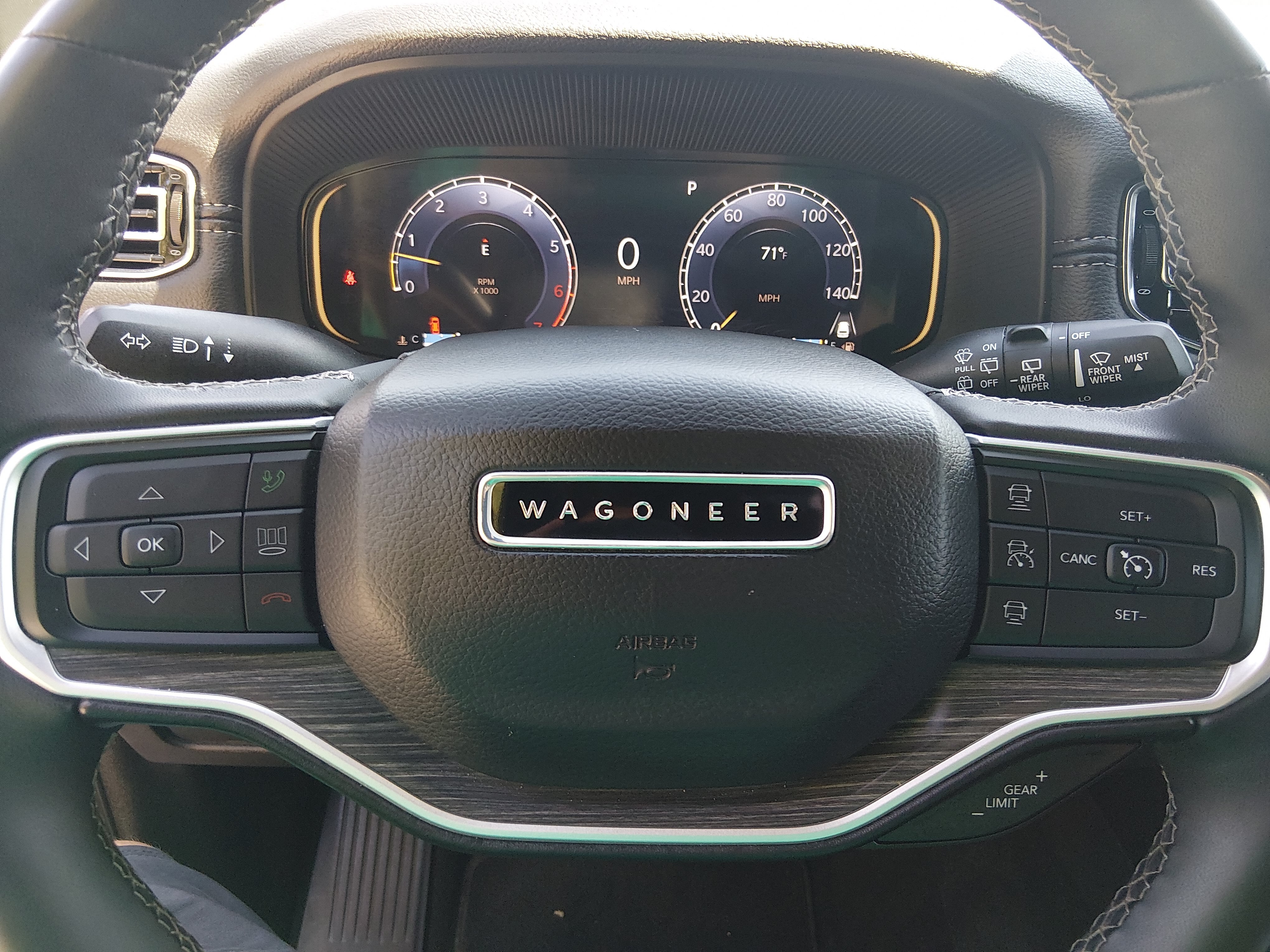 2023 Jeep Wagoneer L Series II - Photo 12
