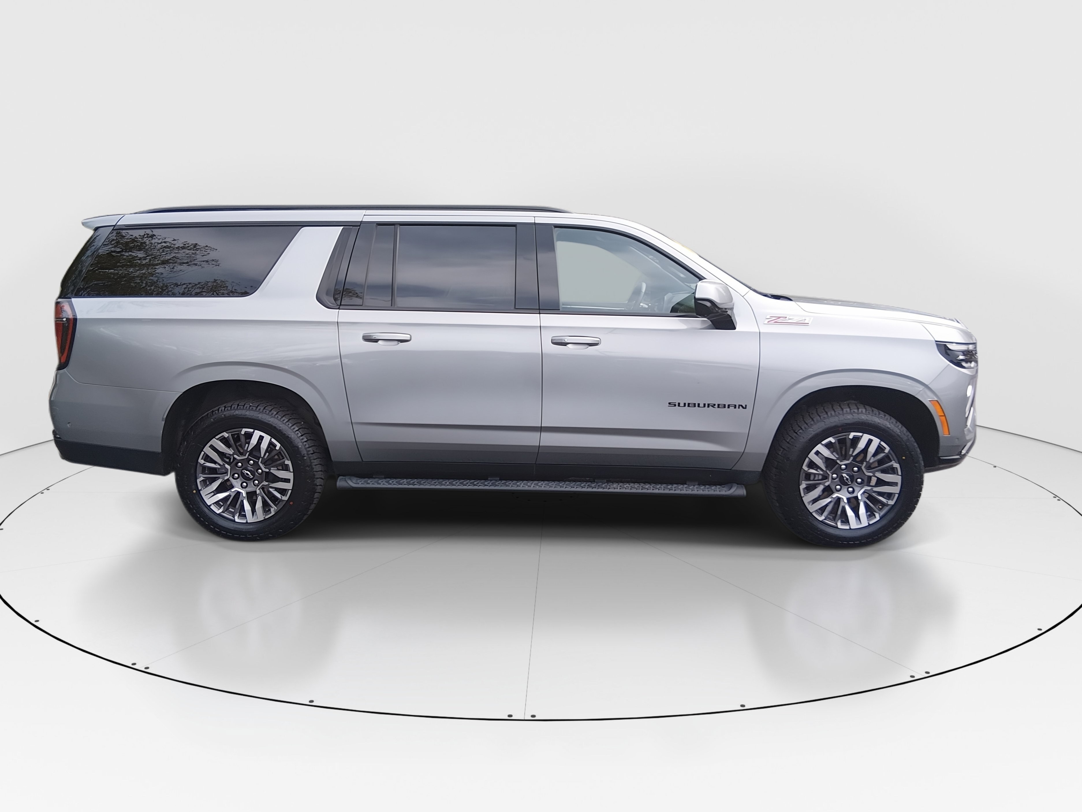 2025 Chevrolet Suburban Z71 - Photo 8