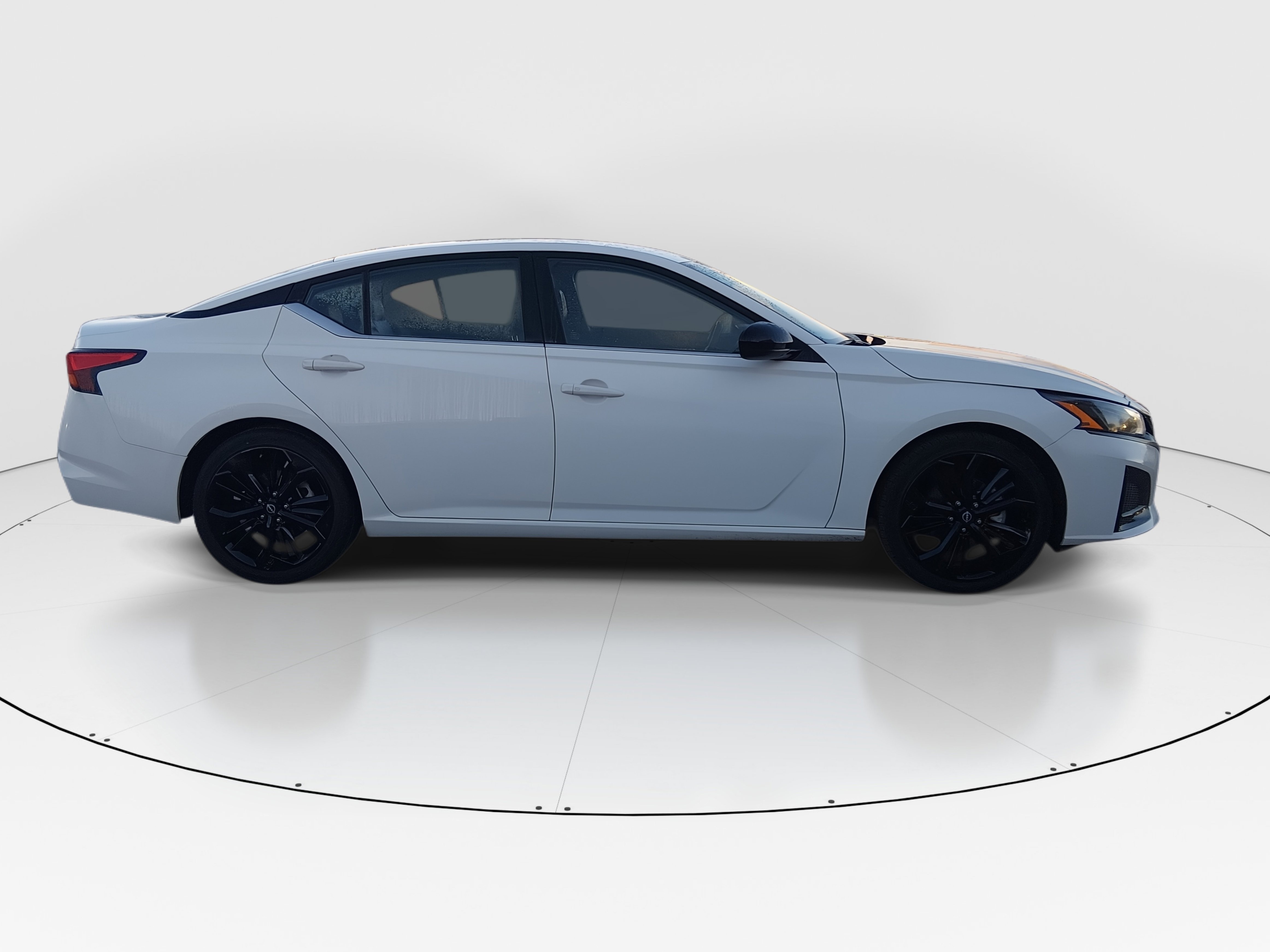 2024 Nissan Altima SR - Photo 8