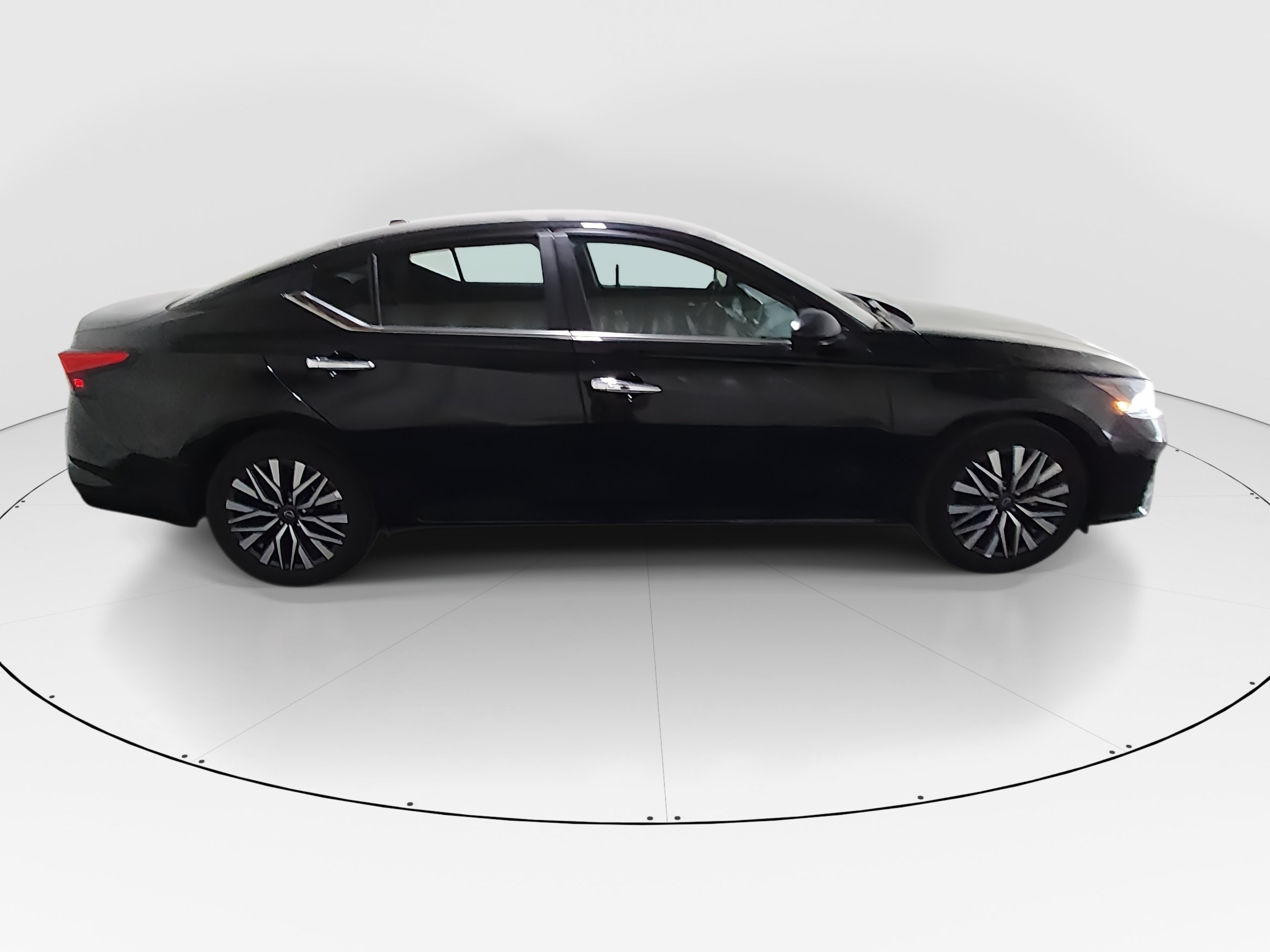 2025 Nissan Altima SV - Photo 8
