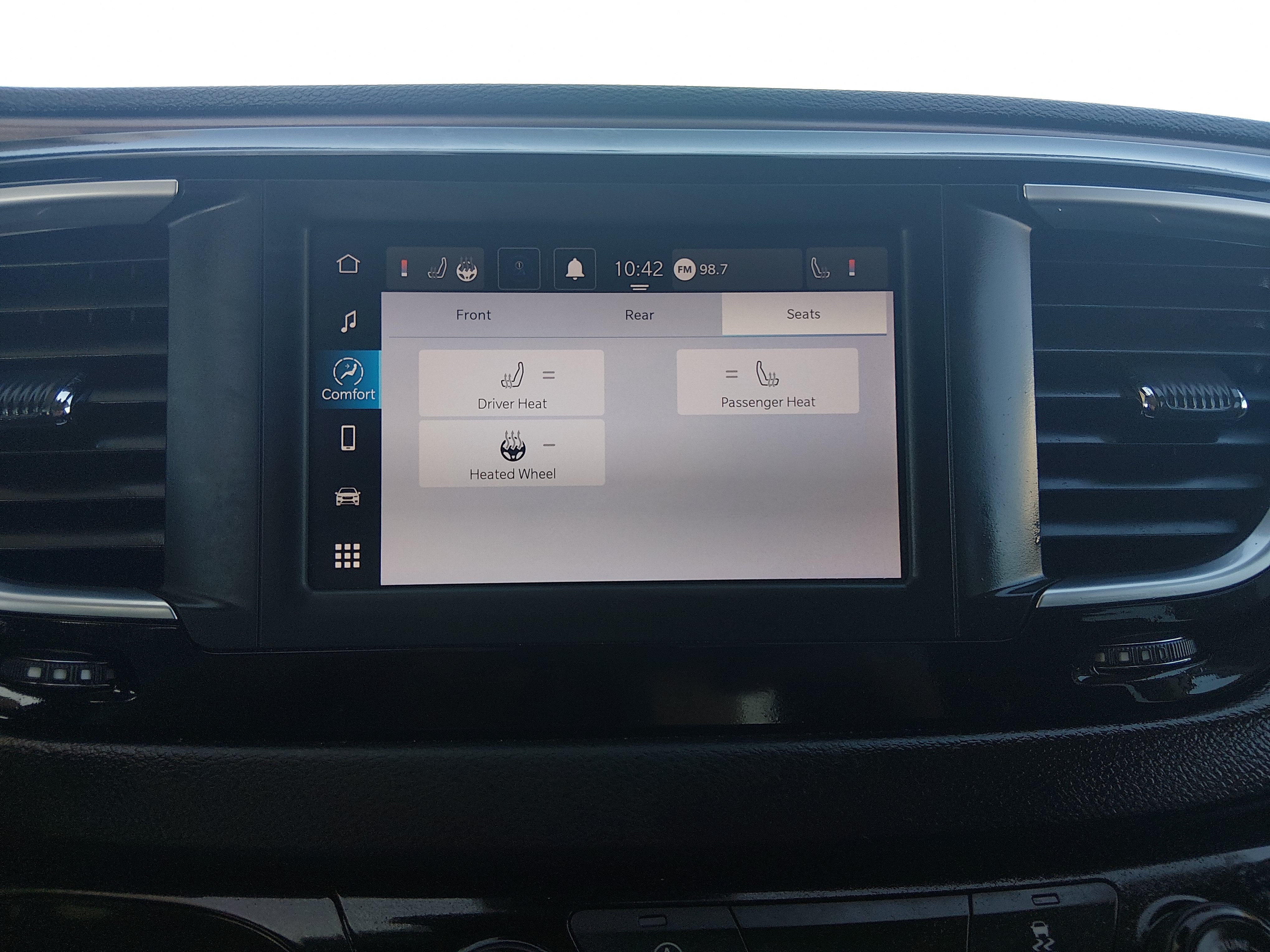 2023 Chrysler Voyager LX - Photo 18