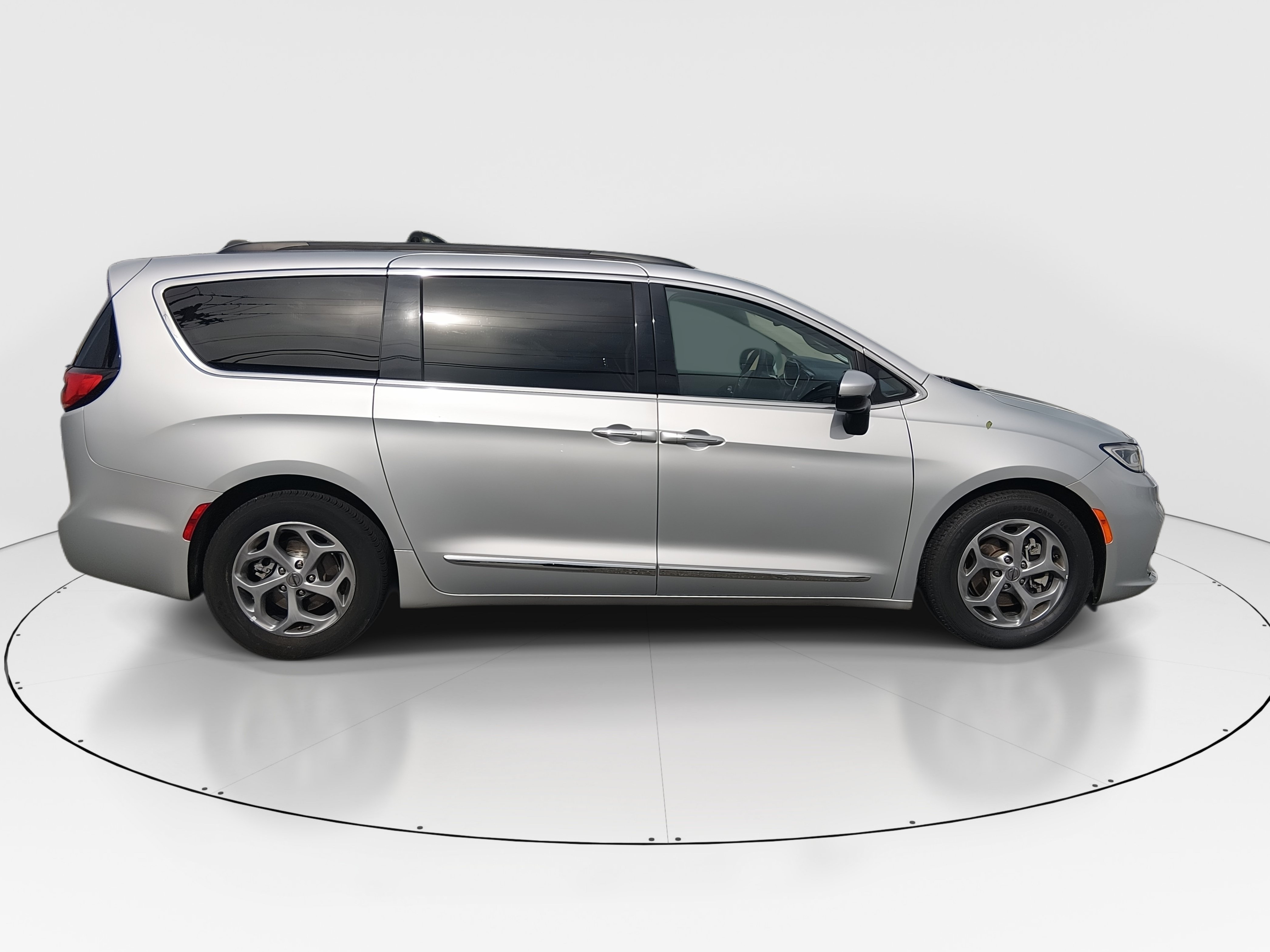 2023 Chrysler Pacifica Limited - Photo 8