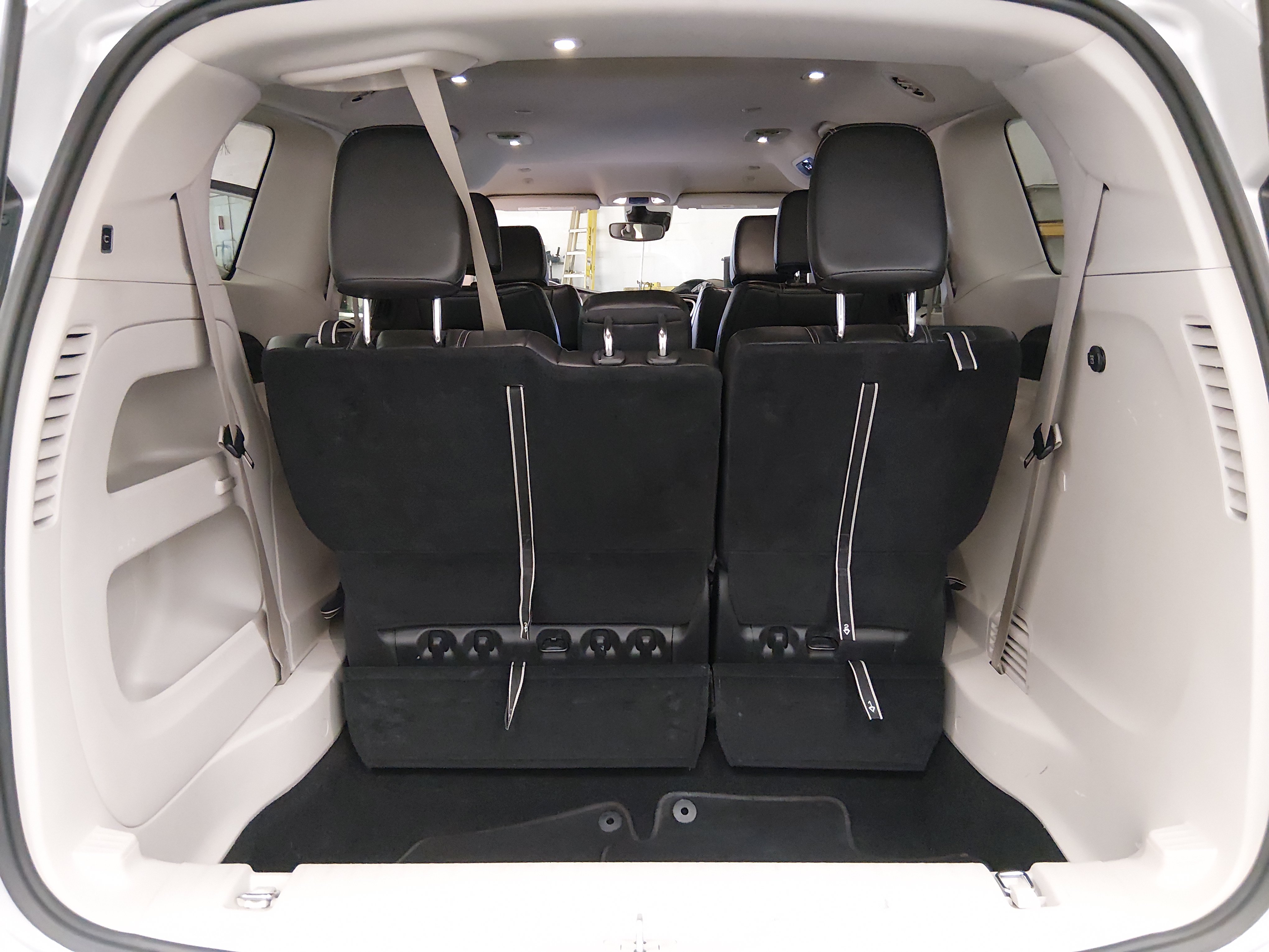 2024 Chrysler Pacifica Touring L - Photo 11