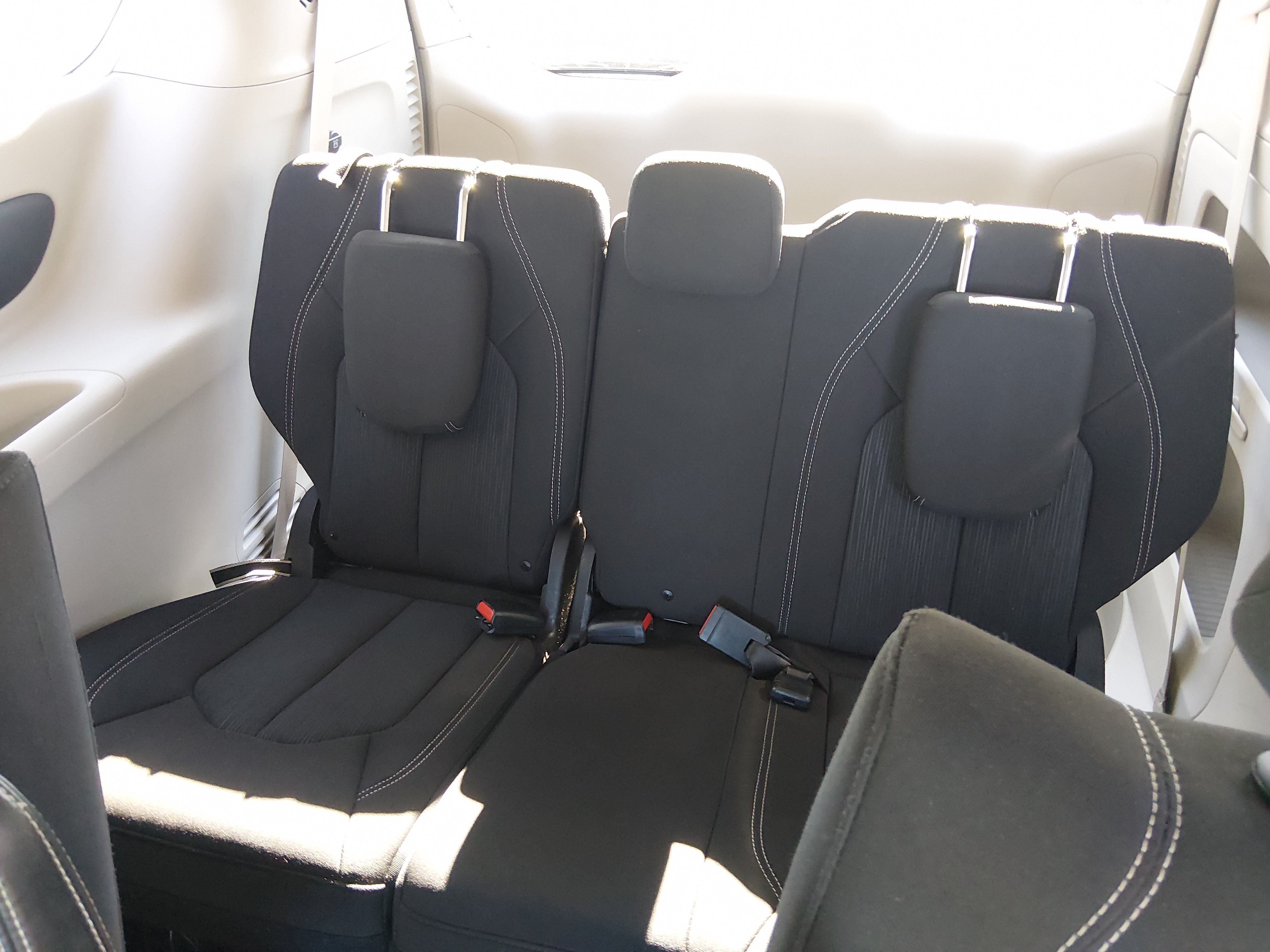 2020 Chrysler Voyager LX - Photo 17