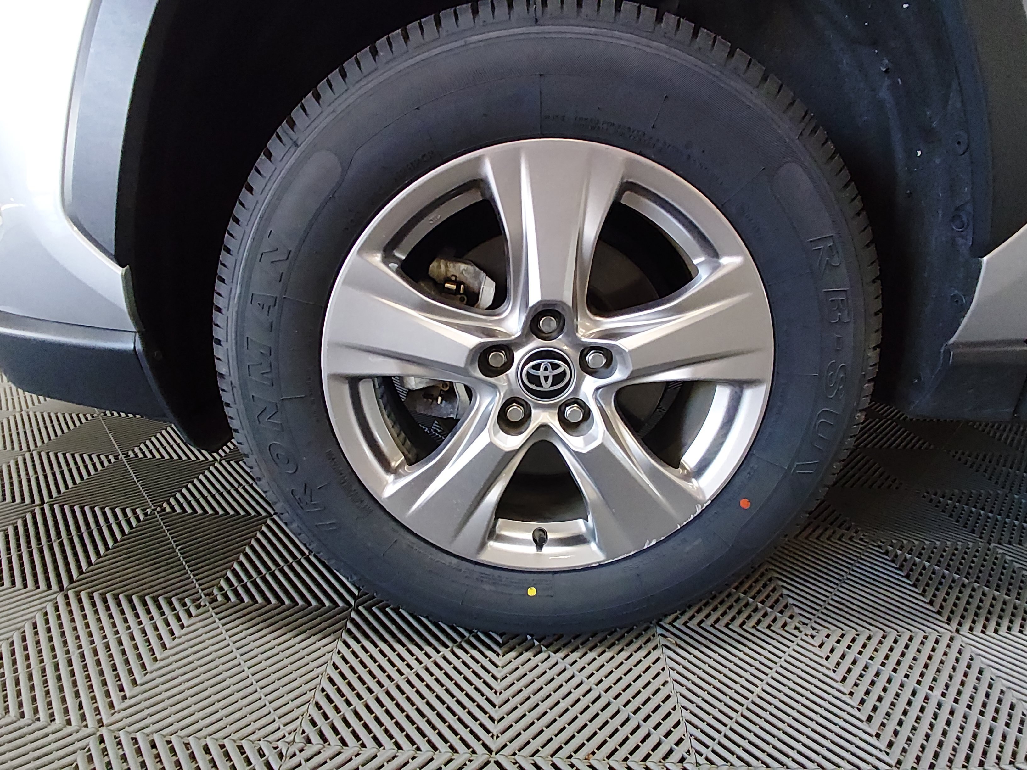 2023 Toyota RAV4 XLE - Photo 10