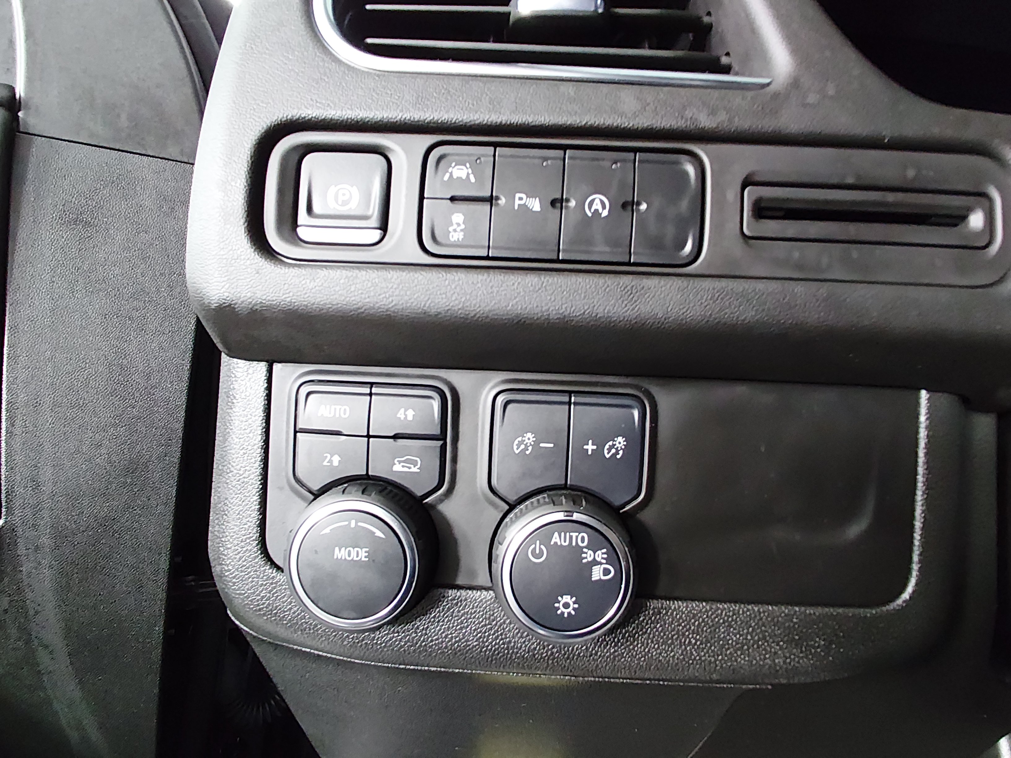 2024 Chevrolet Suburban LT - Photo 13