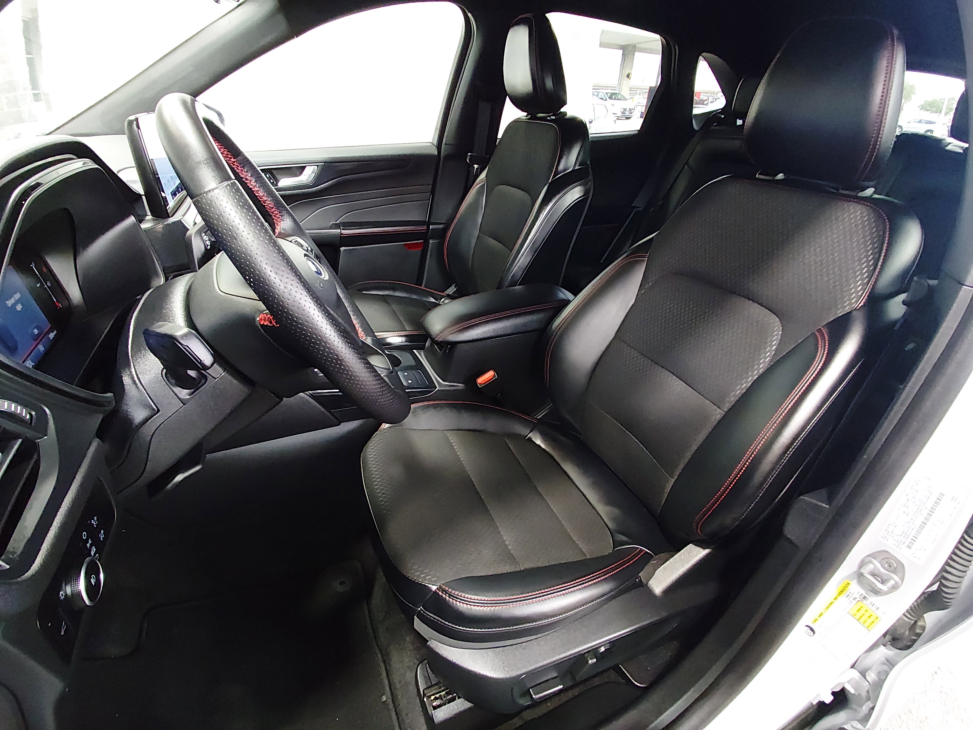 2025 Ford Escape ST-Line Select - Photo 25