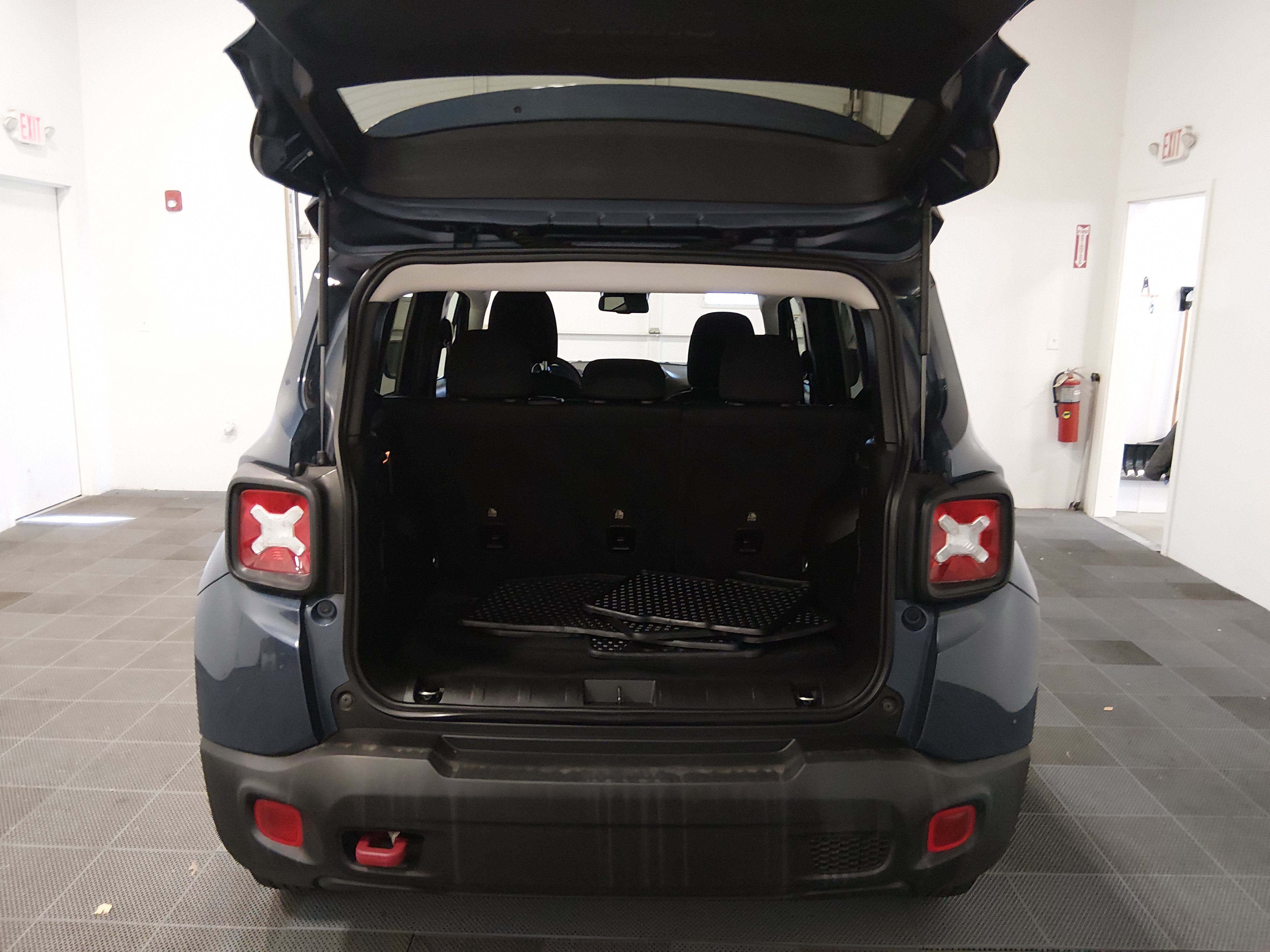 2023 Jeep Renegade Trailhawk - Photo 11