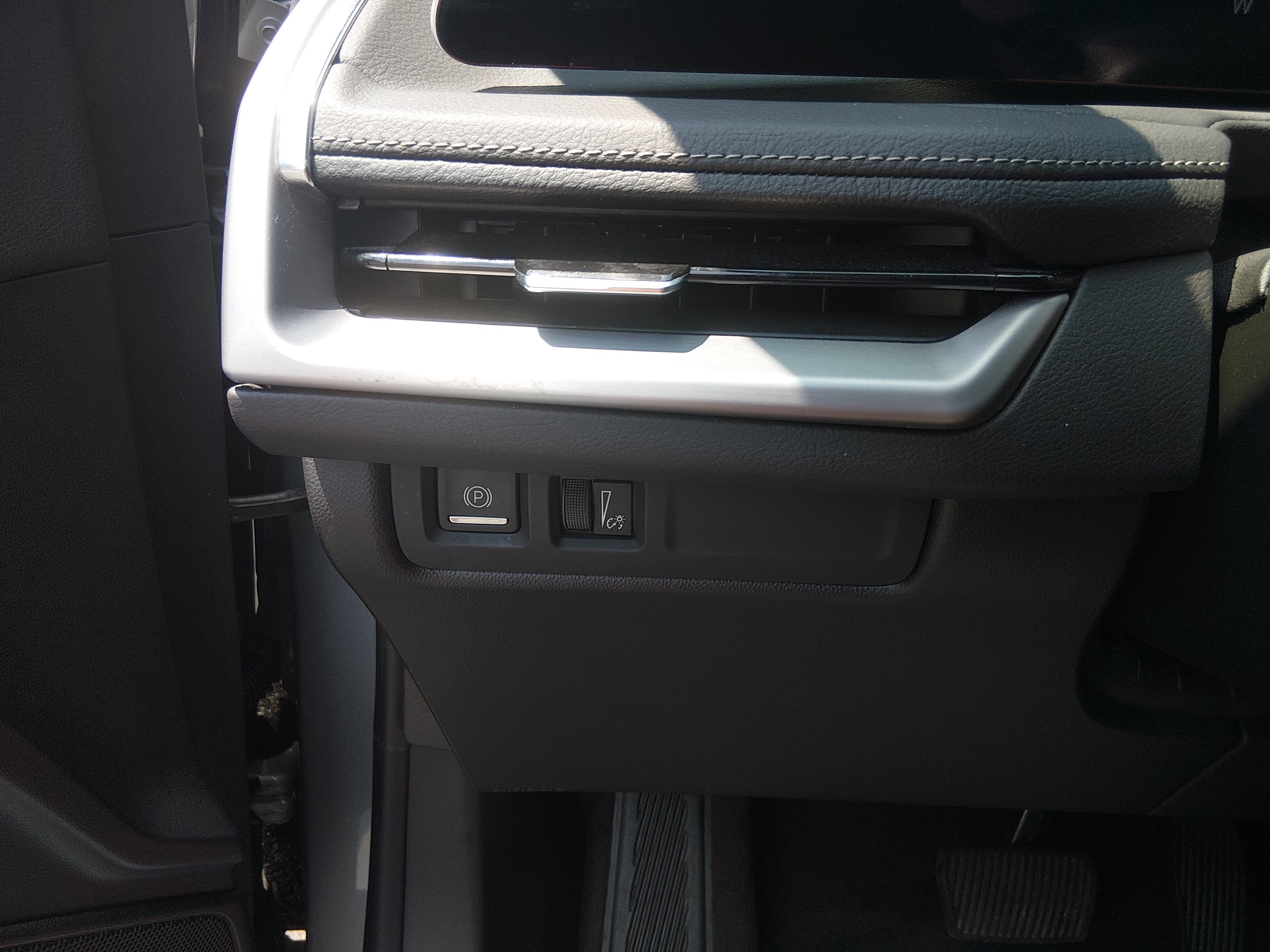2025 Cadillac XT4 Premium Luxury - Photo 13