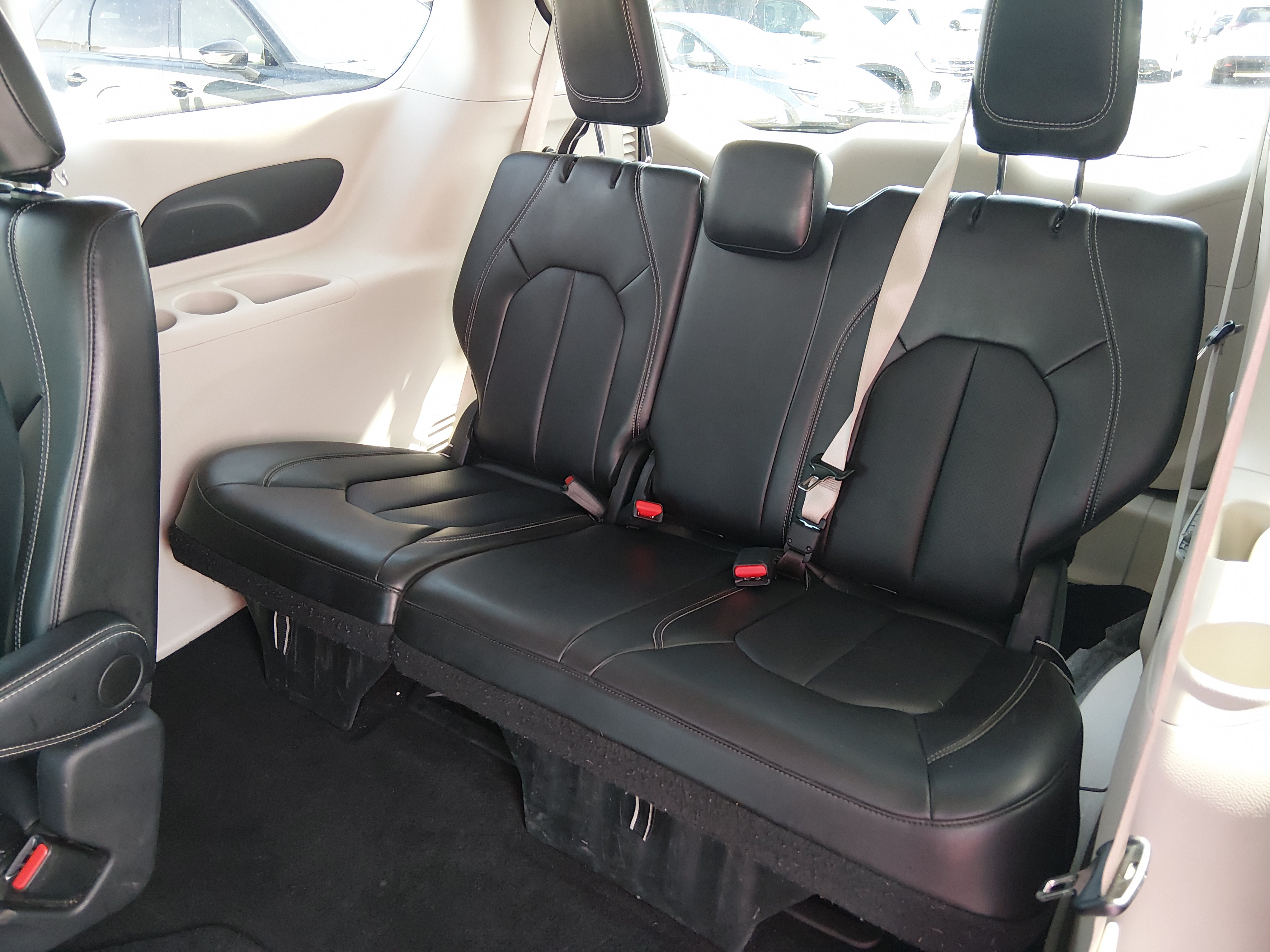 2024 Chrysler Pacifica Touring L - Photo 12