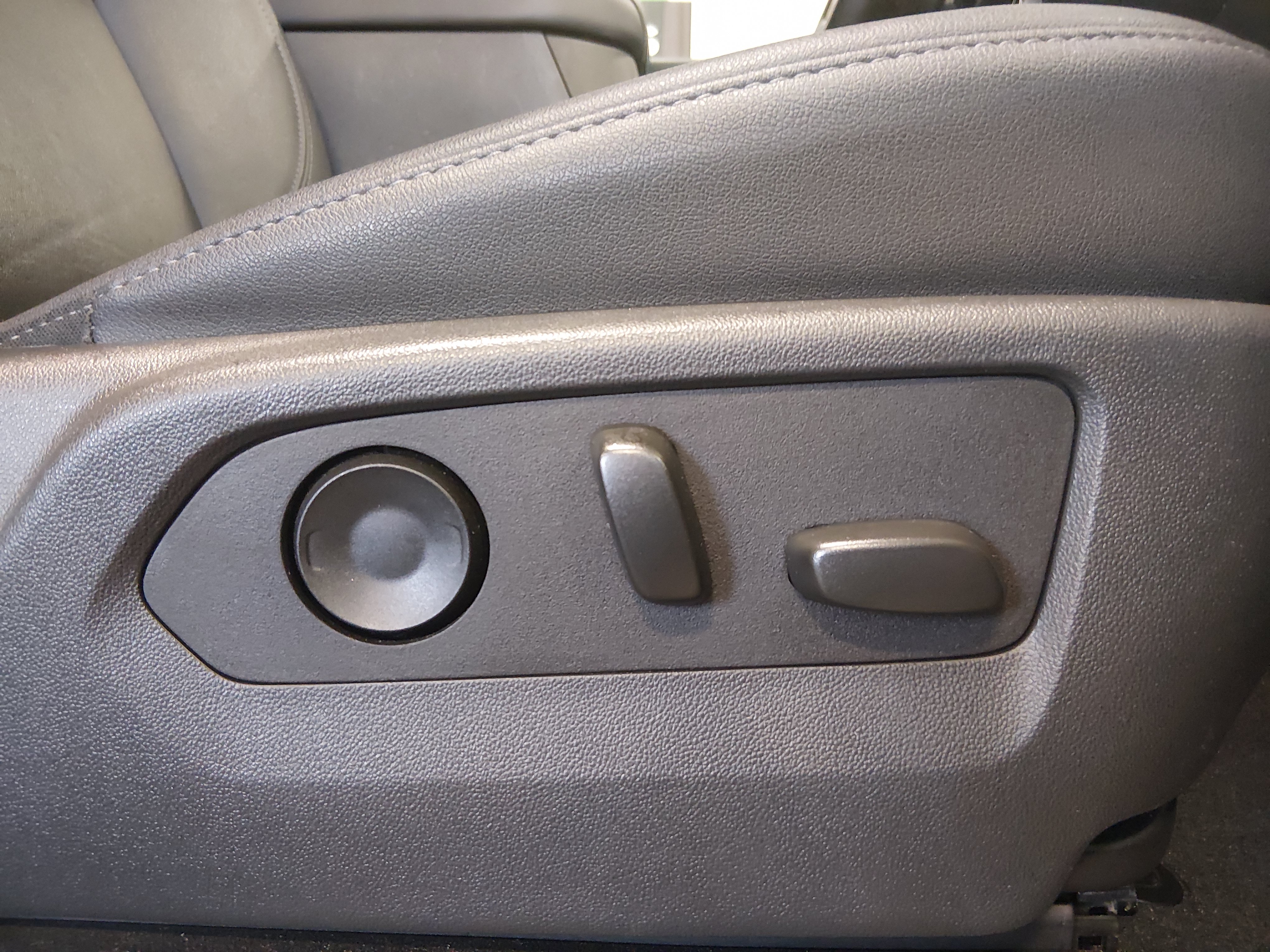 2025 Chevrolet Suburban Z71 - Photo 26