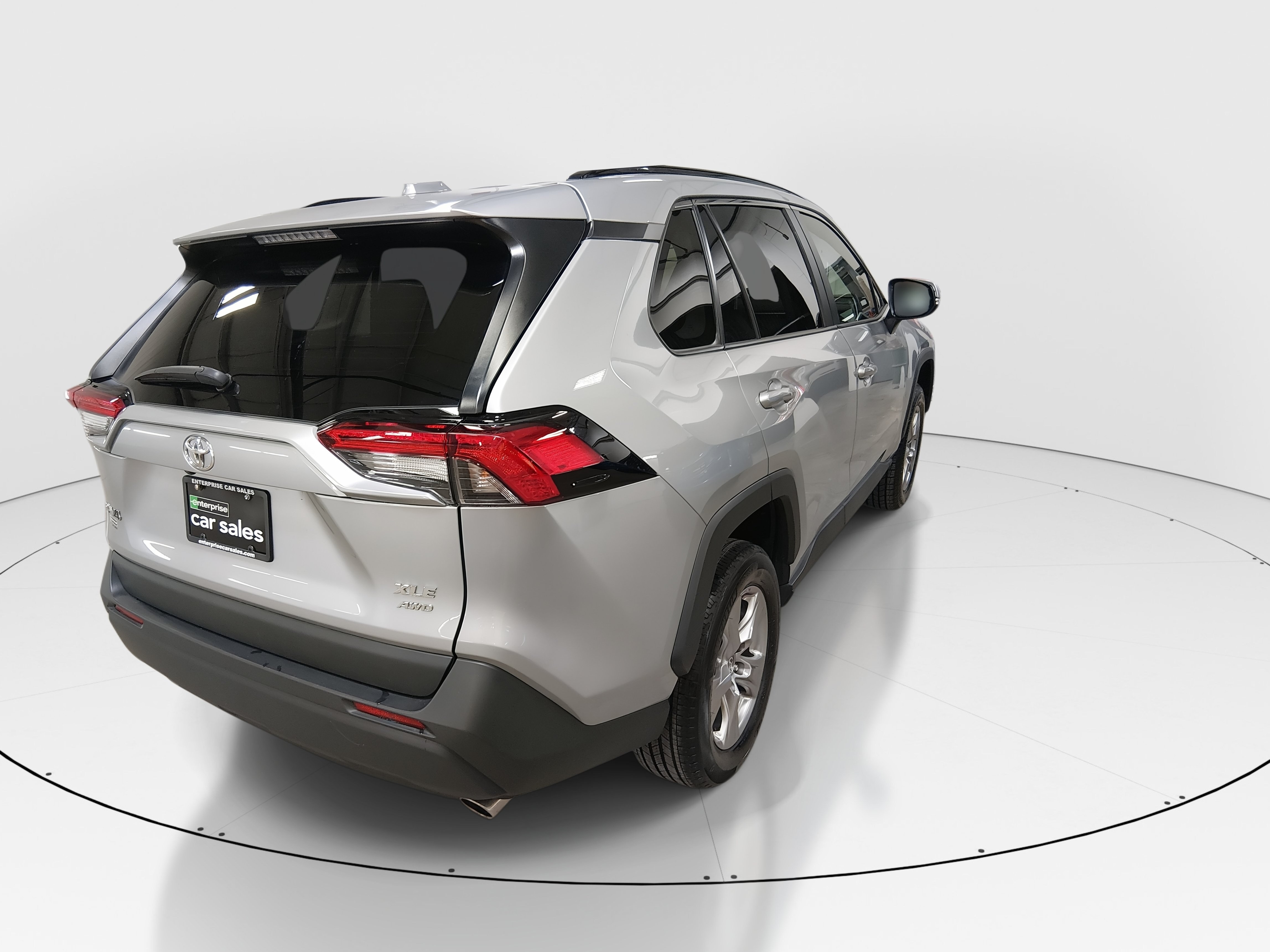 2025 Toyota RAV4 XLE - Photo 7