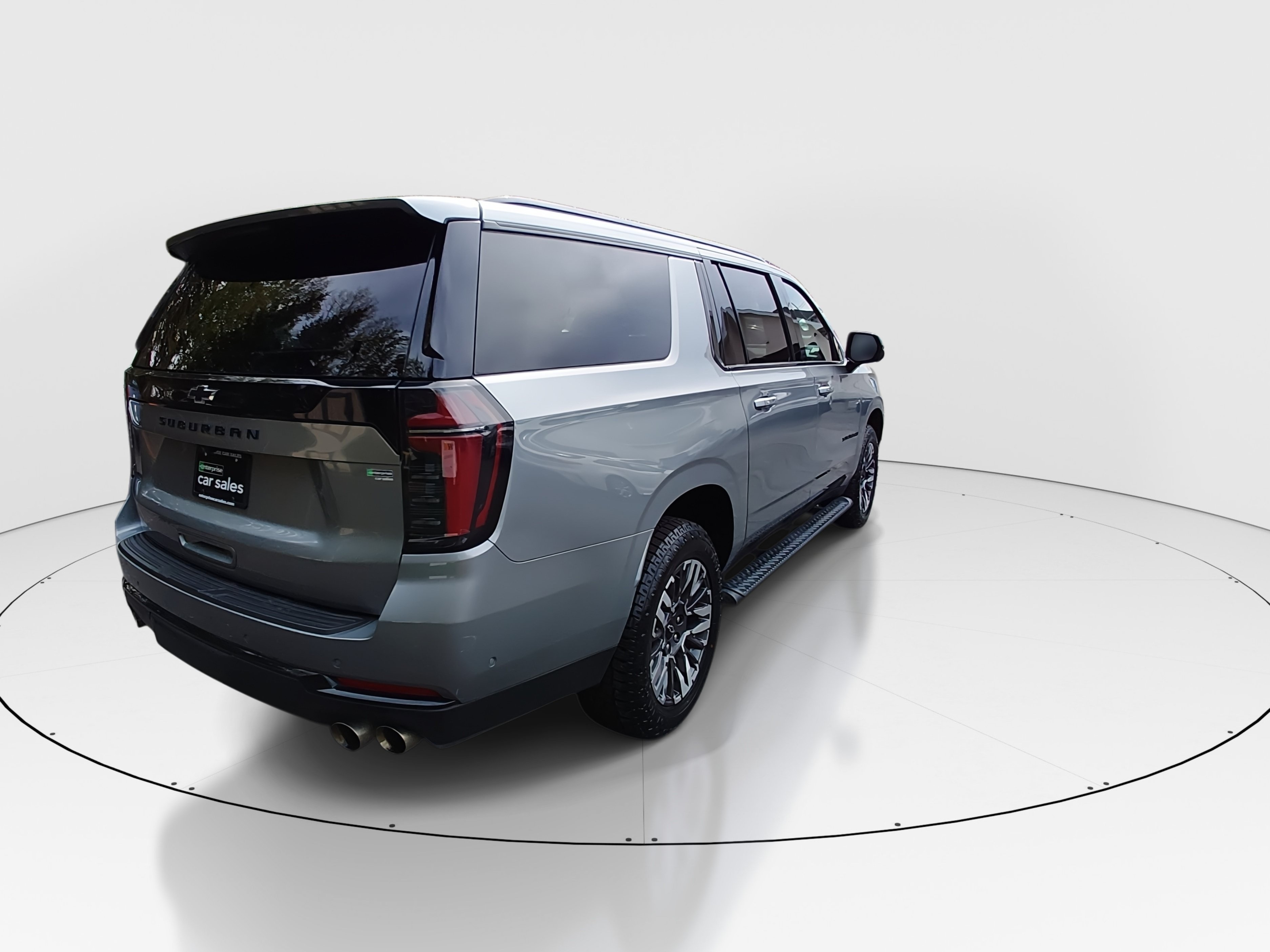 2025 Chevrolet Suburban Z71 - Photo 7