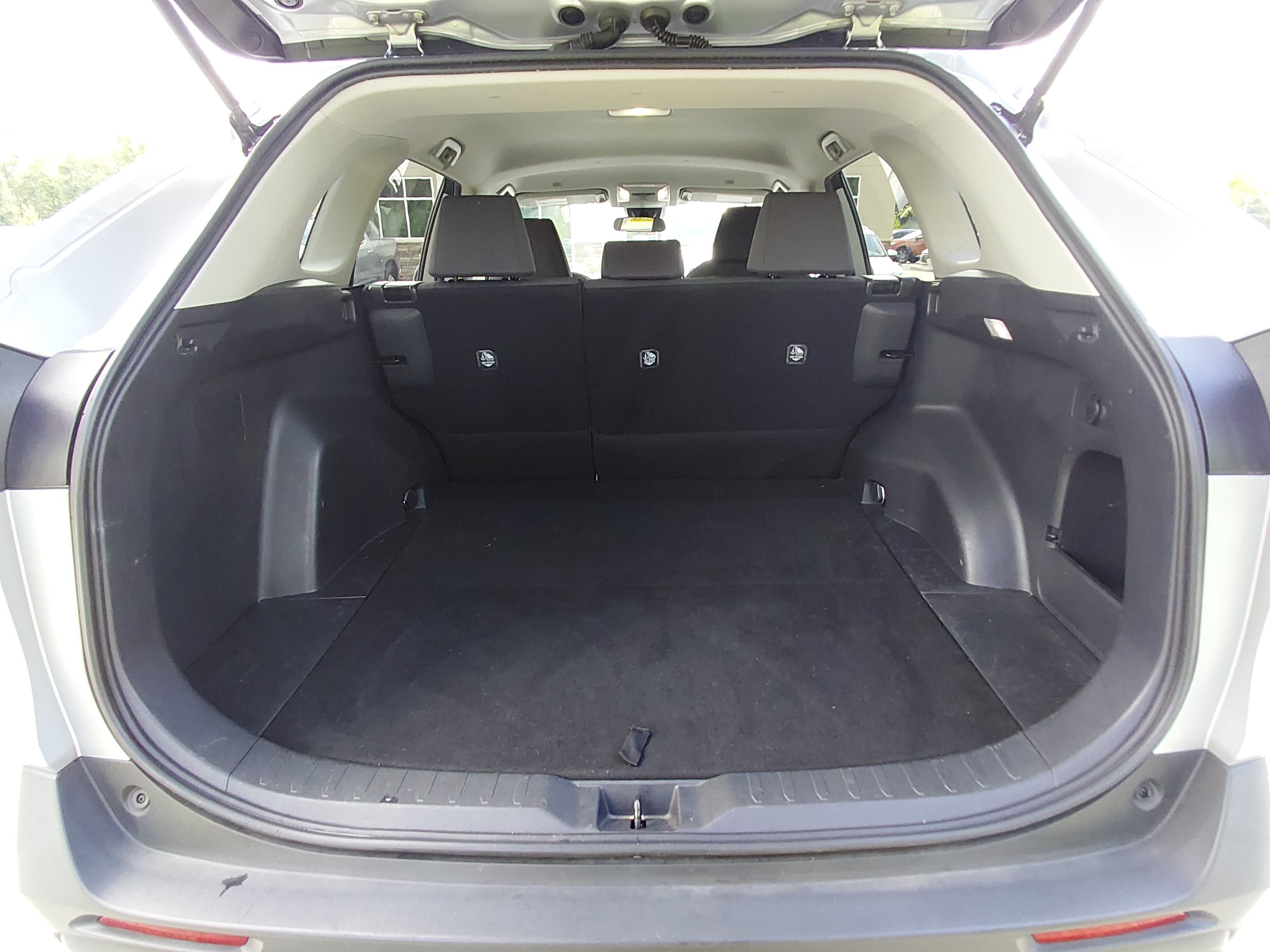2024 Toyota RAV4 XLE - Photo 11