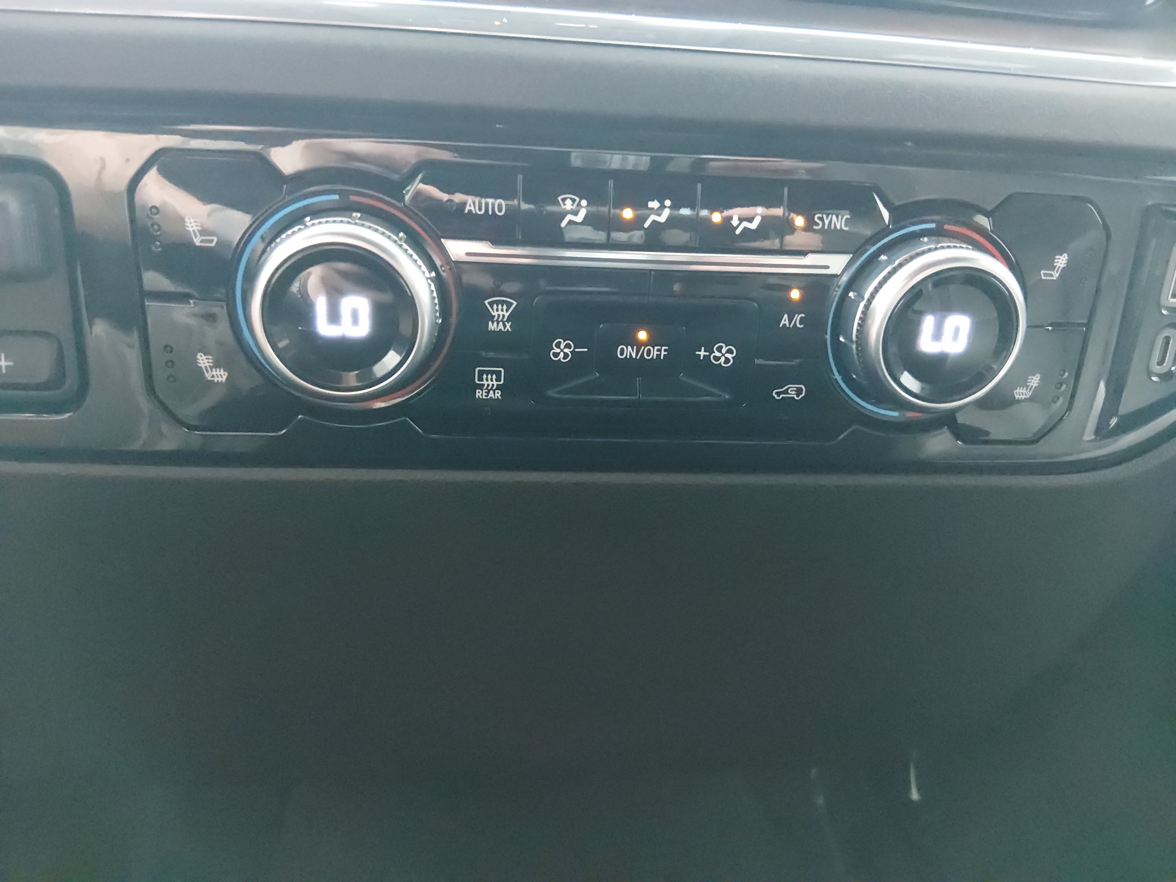 2025 GMC Sierra 1500 SLT - Photo 19