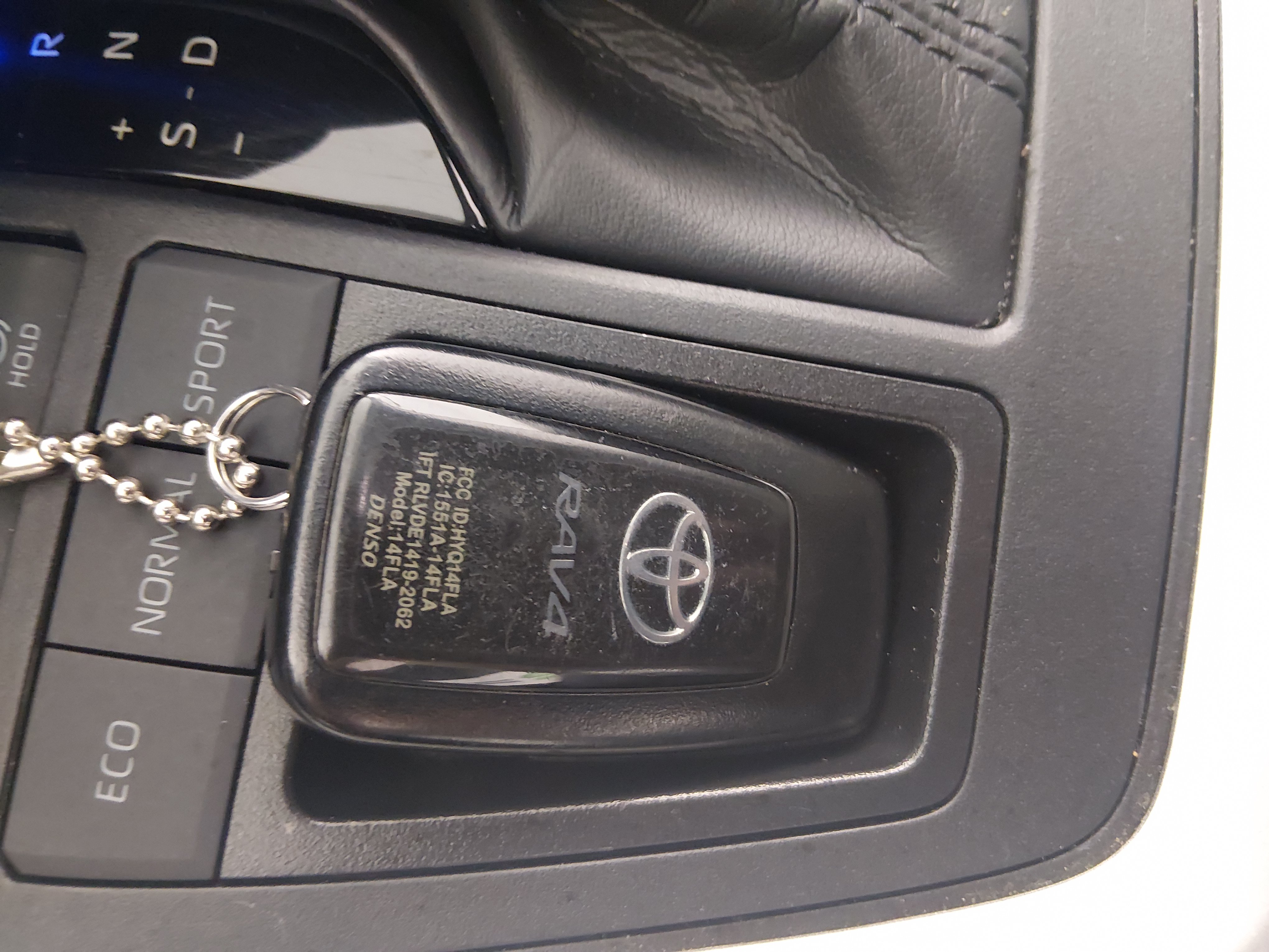 2024 Toyota RAV4 XLE - Photo 15