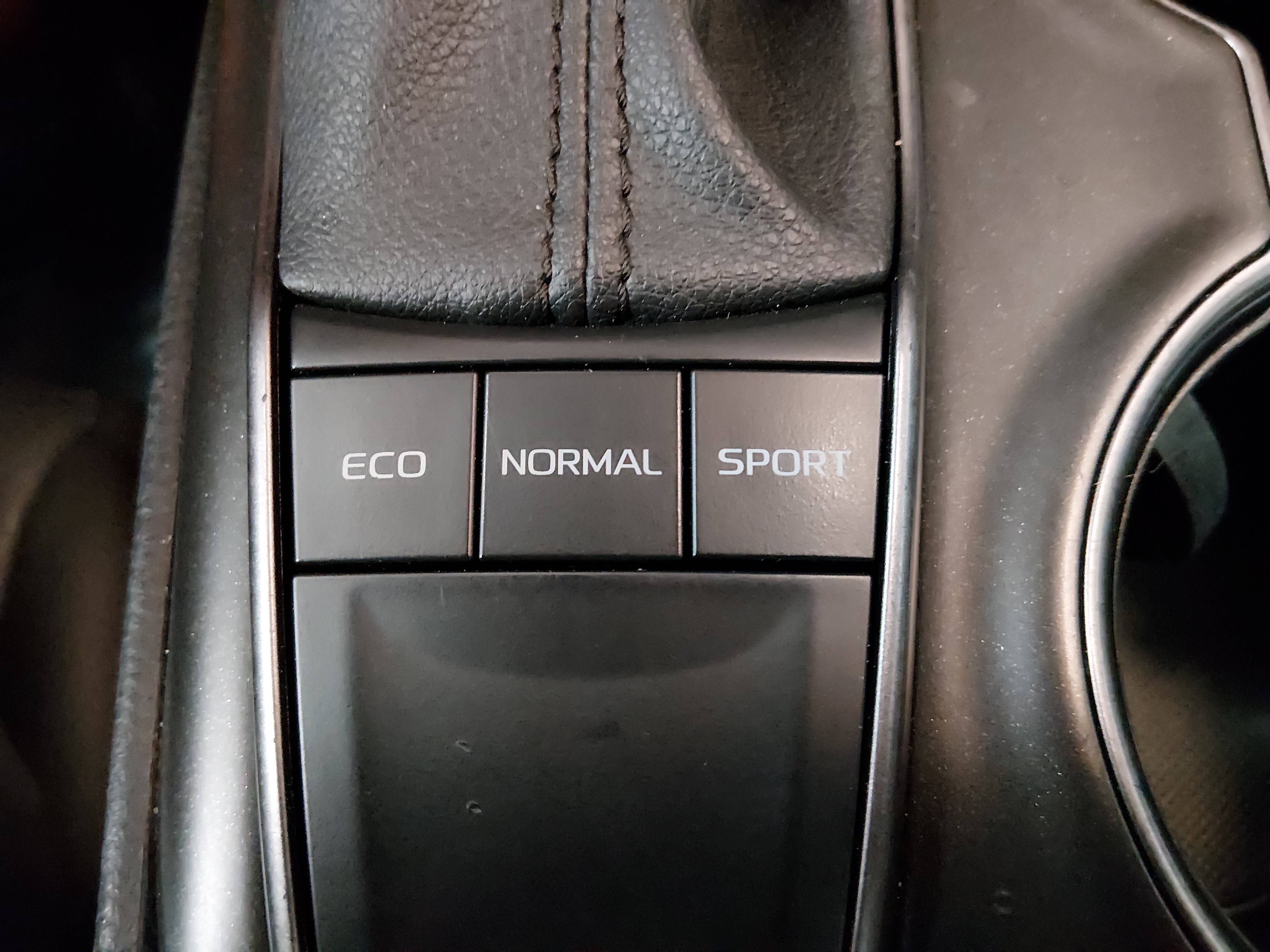 2024 Toyota Camry SE - Photo 18