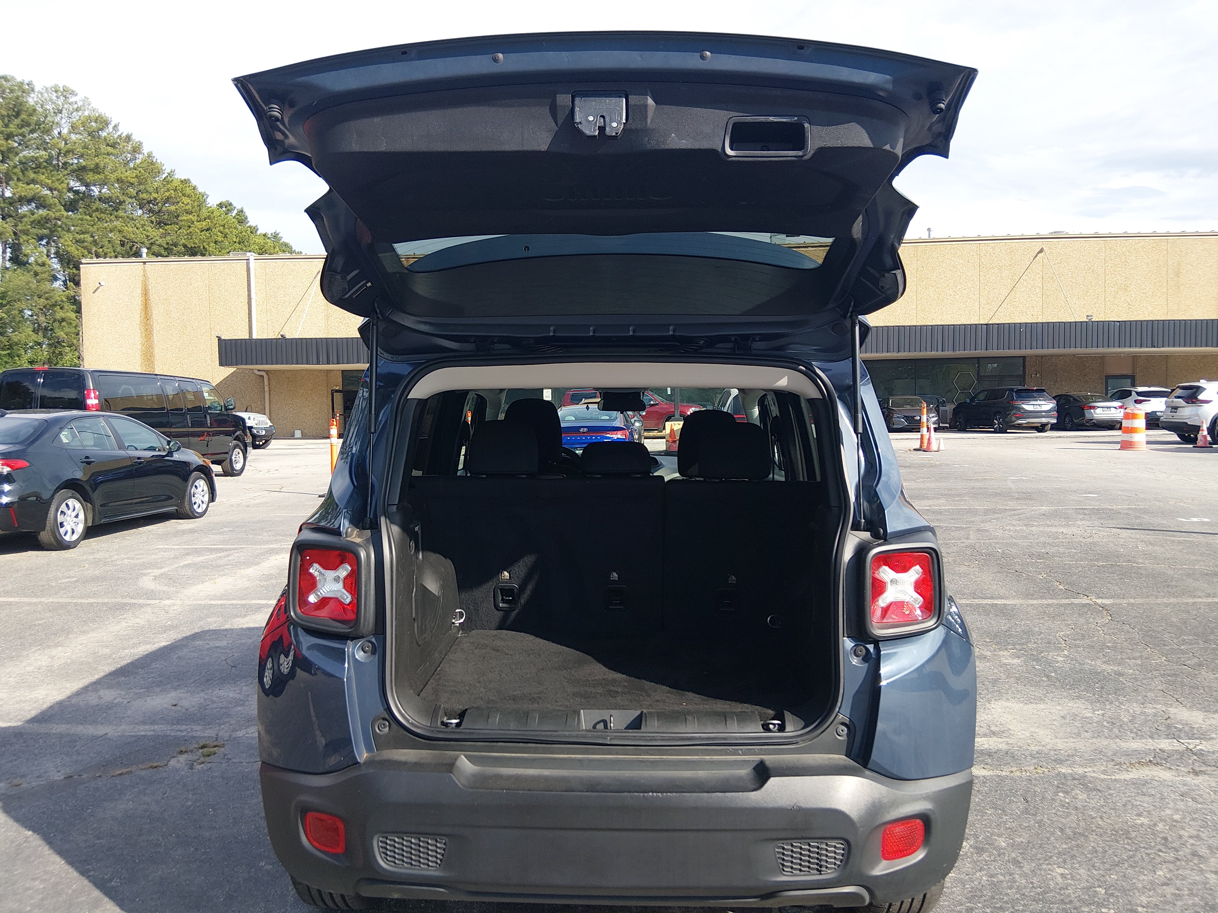 2023 Jeep Renegade Latitude - Photo 11
