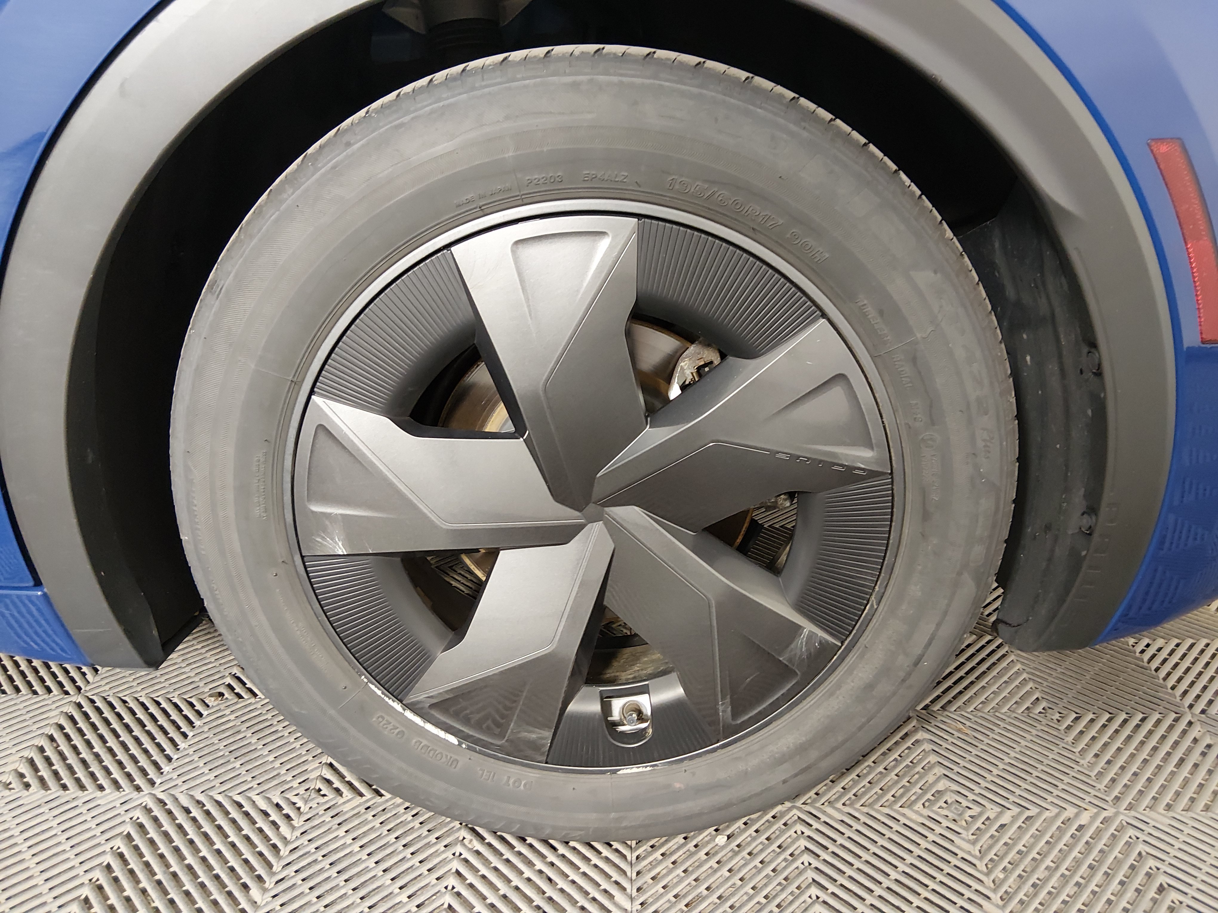 2025 Toyota Prius LE - Photo 10