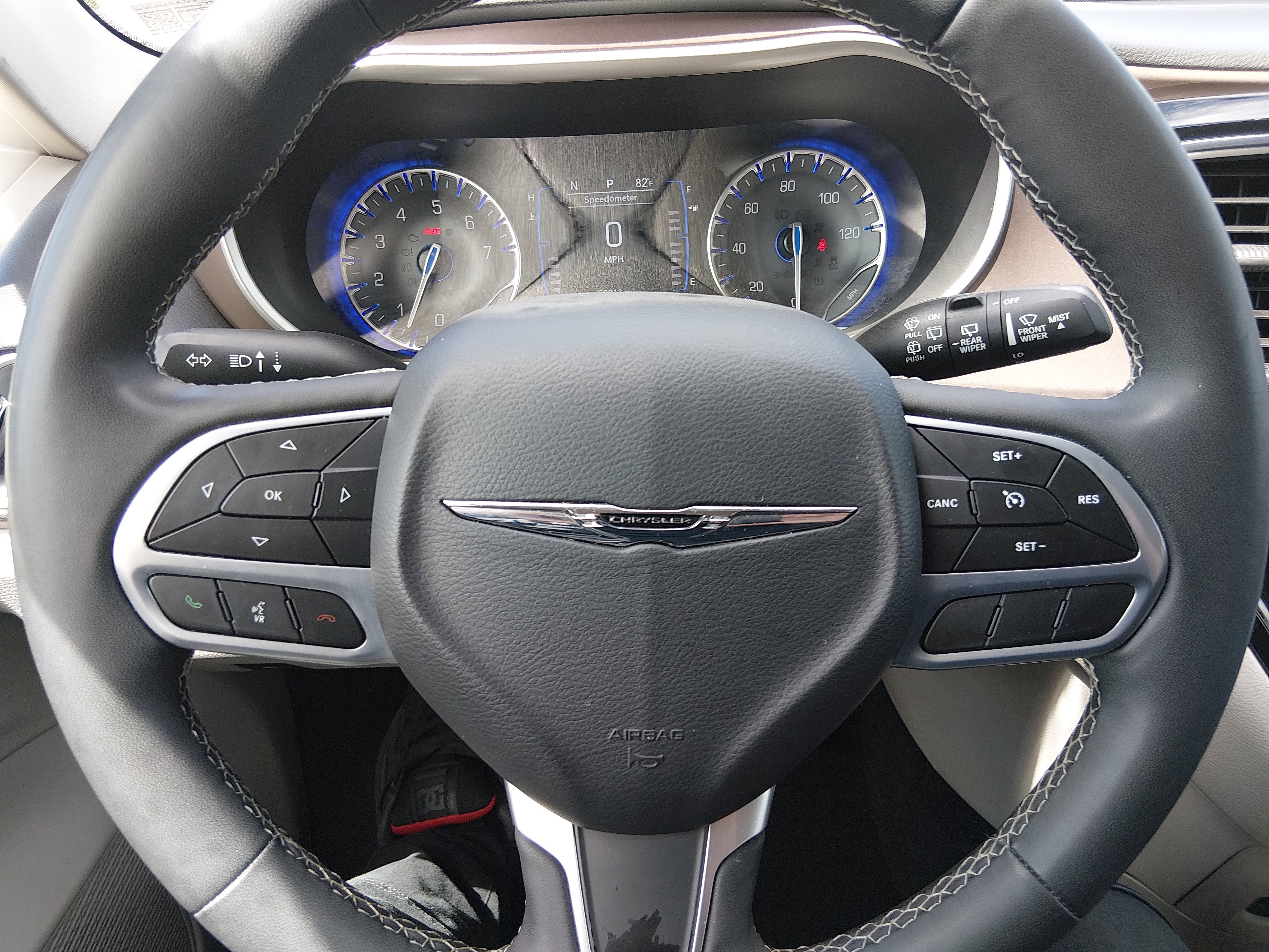 2023 Chrysler Voyager LX - Photo 12