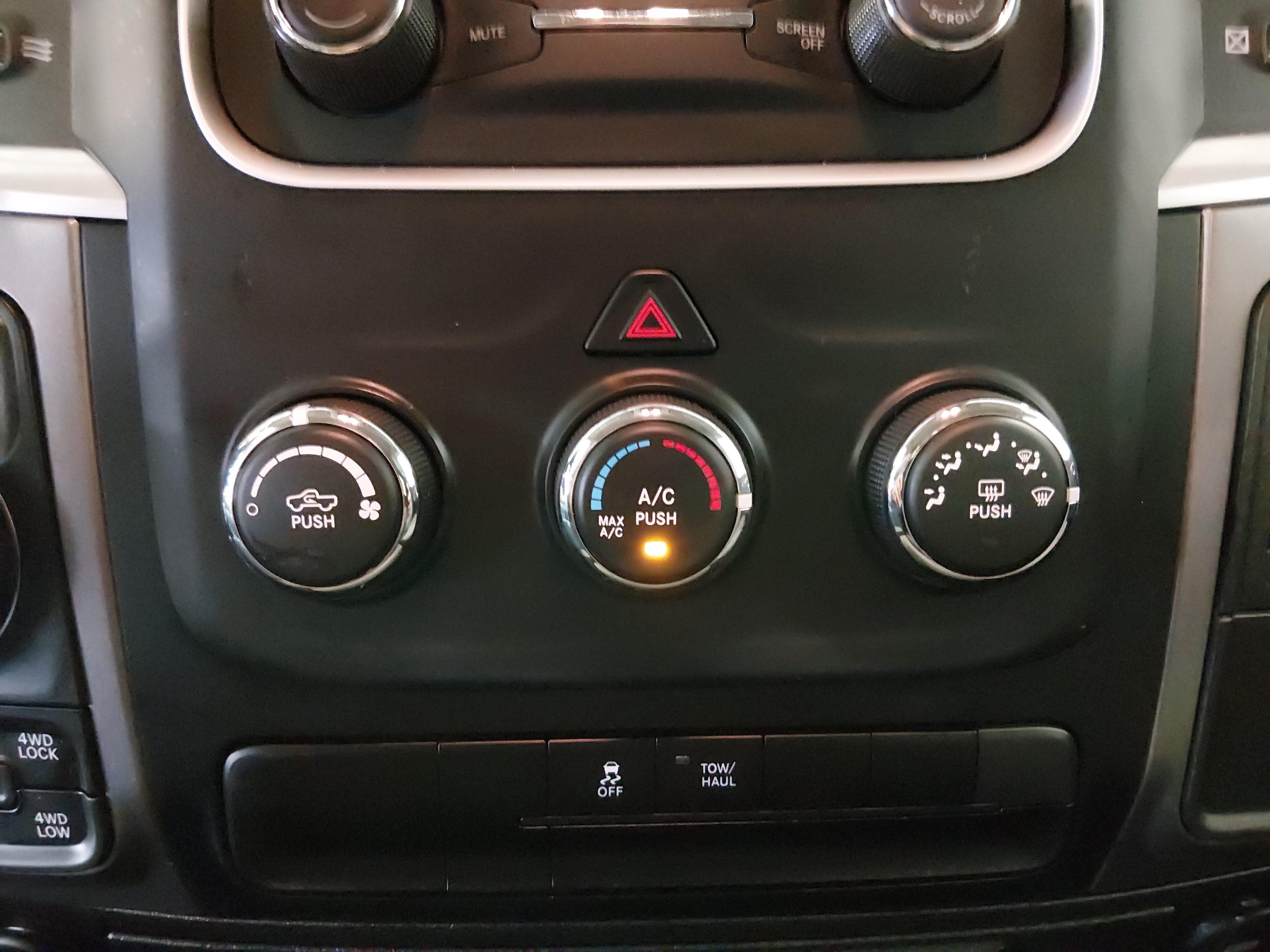 2024 RAM Ram 1500 Classic SLT - Photo 18