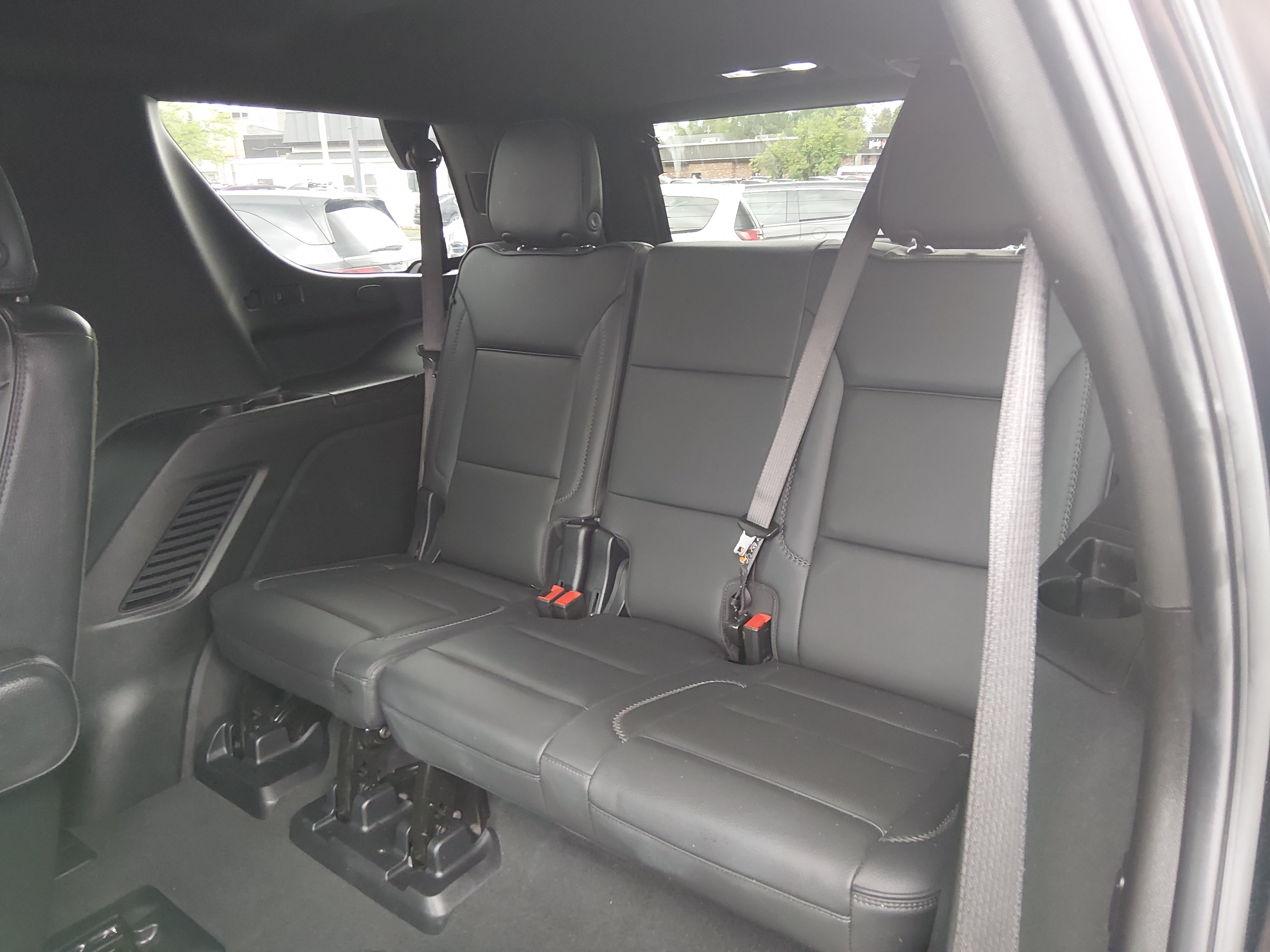 2025 GMC Yukon Denali - Photo 18