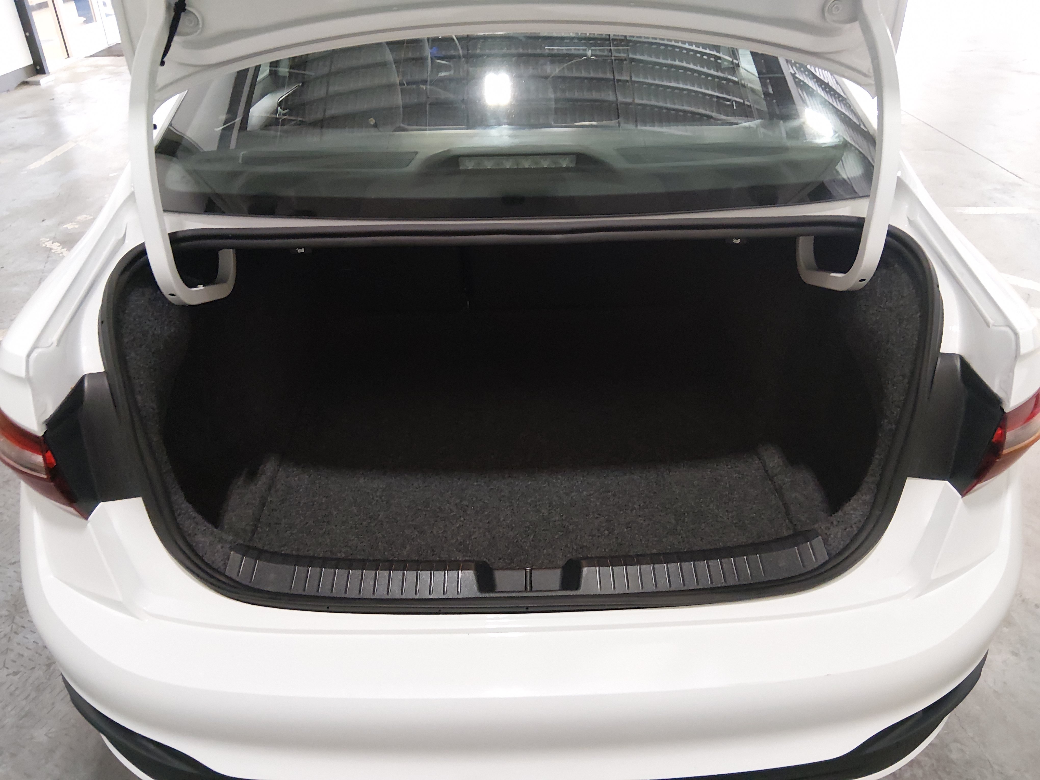 2025 Volkswagen Jetta Sport - Photo 11