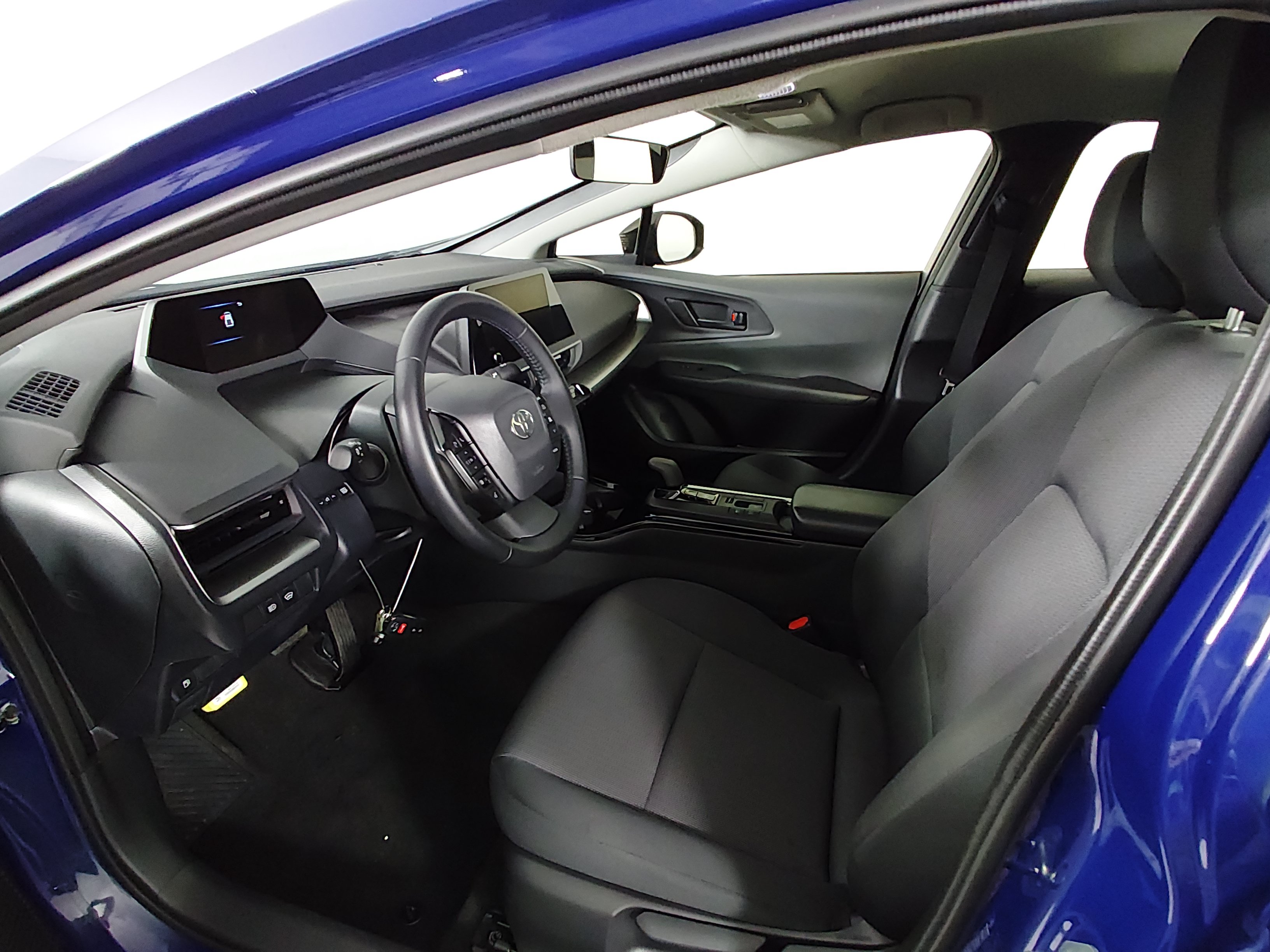 2025 Toyota Prius LE - Photo 18