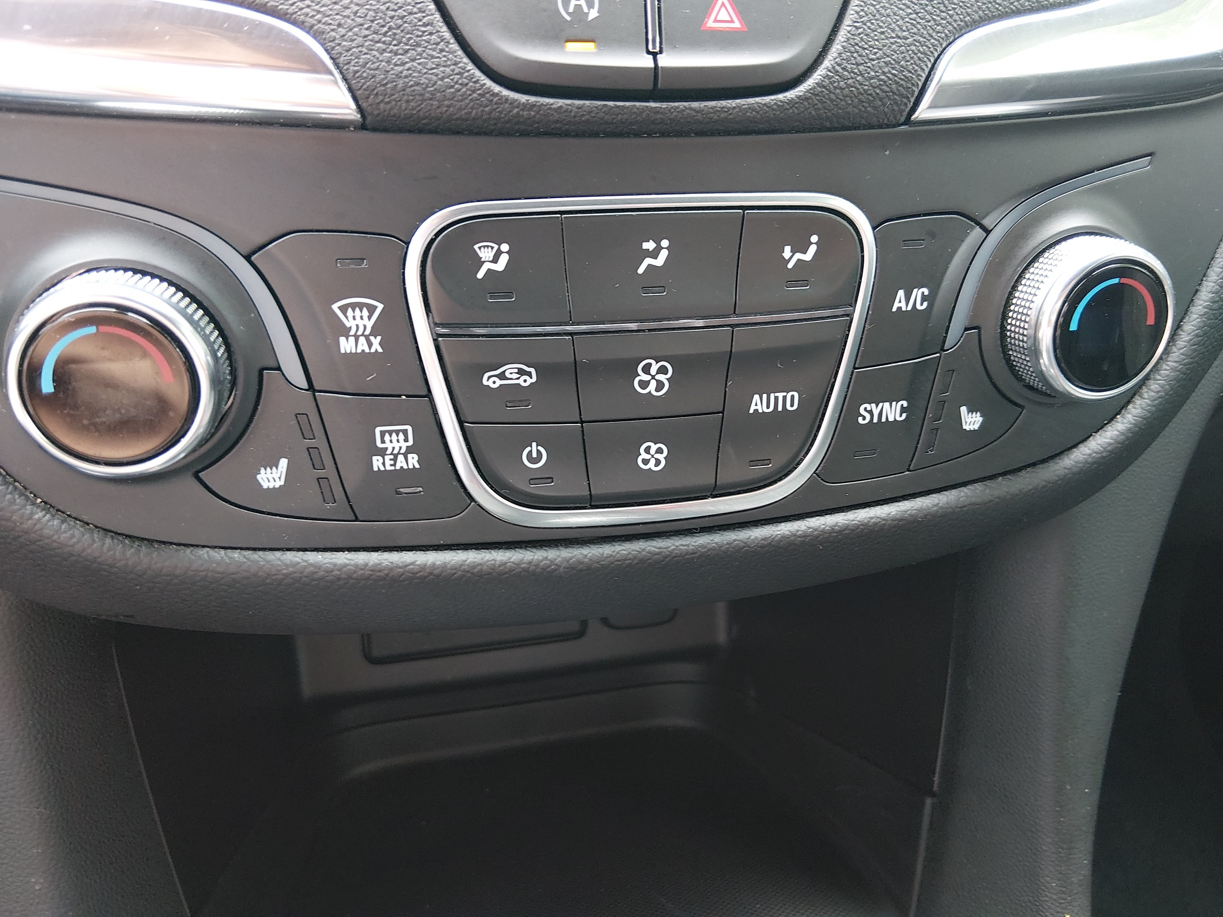 2024 Chevrolet Equinox LT - Photo 17