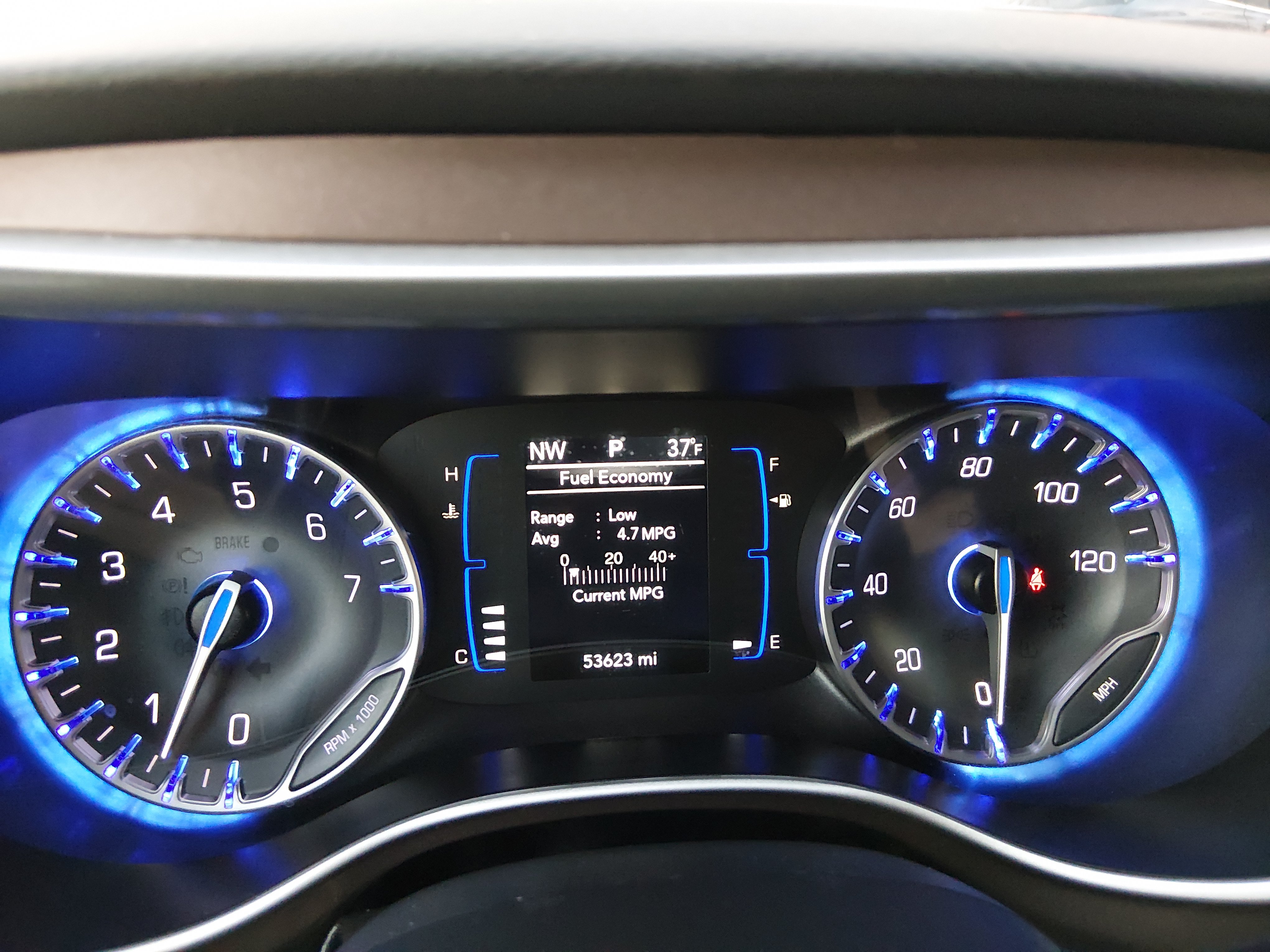 2024 Chrysler Voyager LX - Photo 14