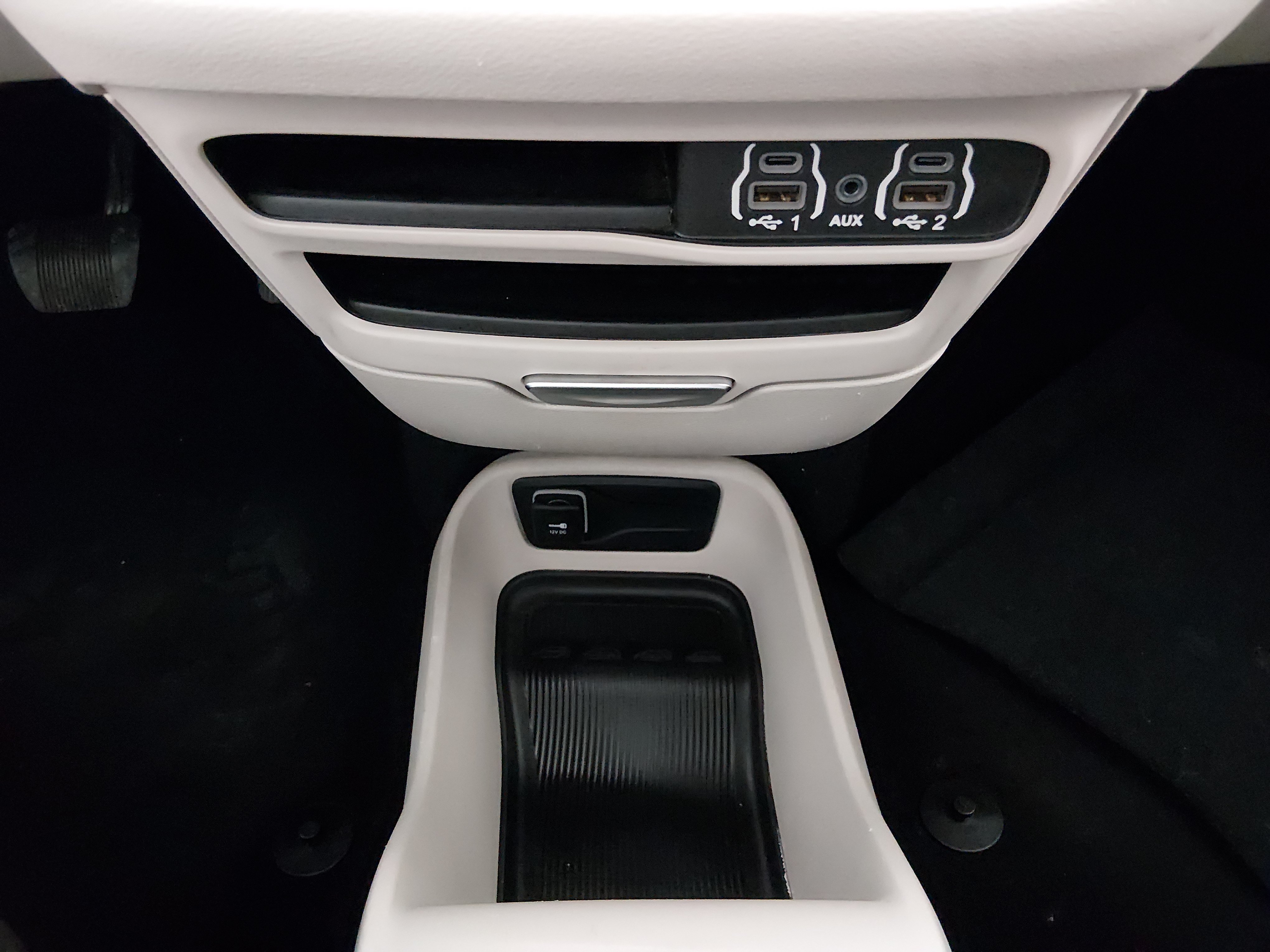 2023 Chrysler Voyager LX - Photo 19