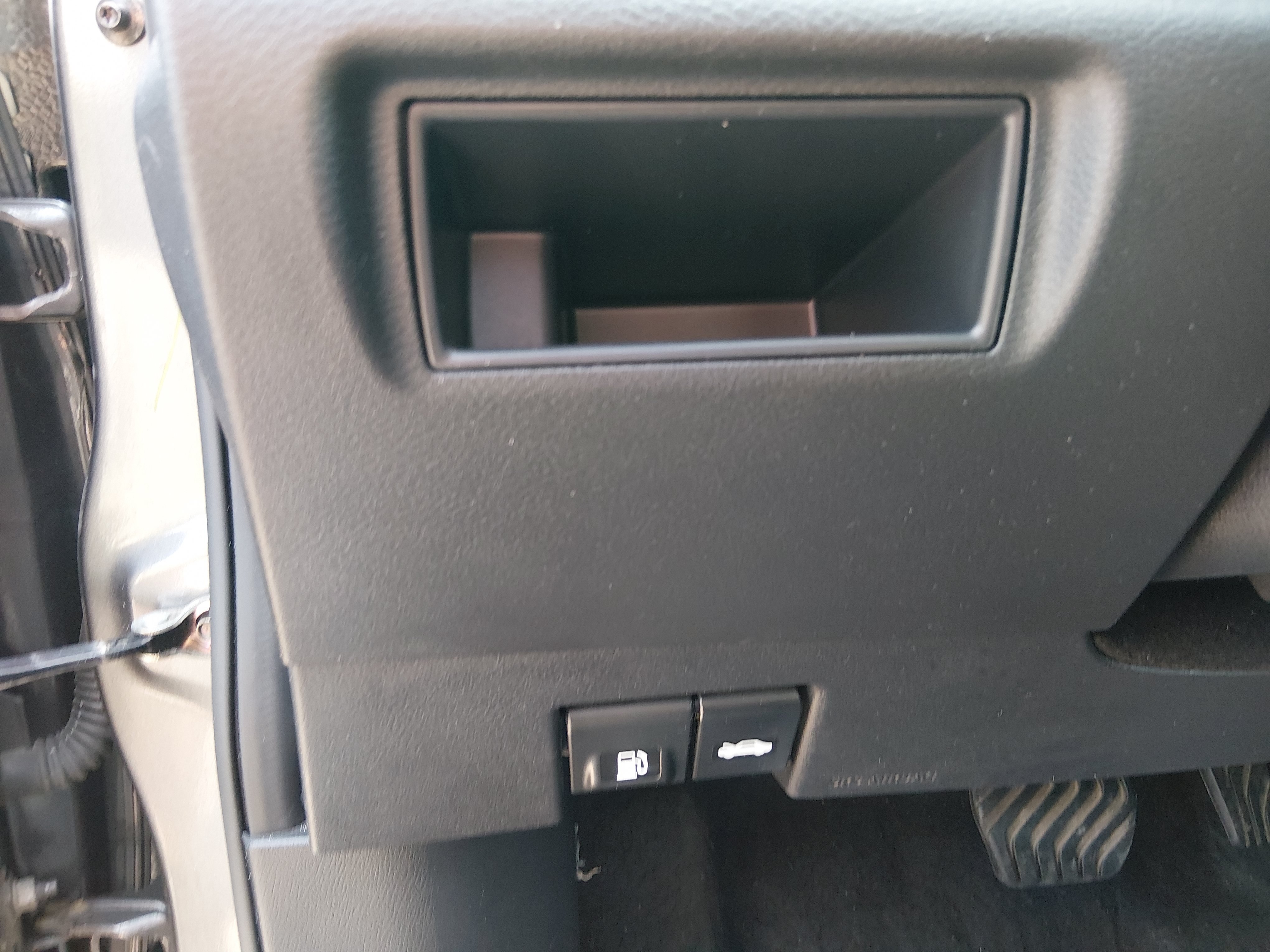 2024 Nissan Versa Sedan SR - Photo 13
